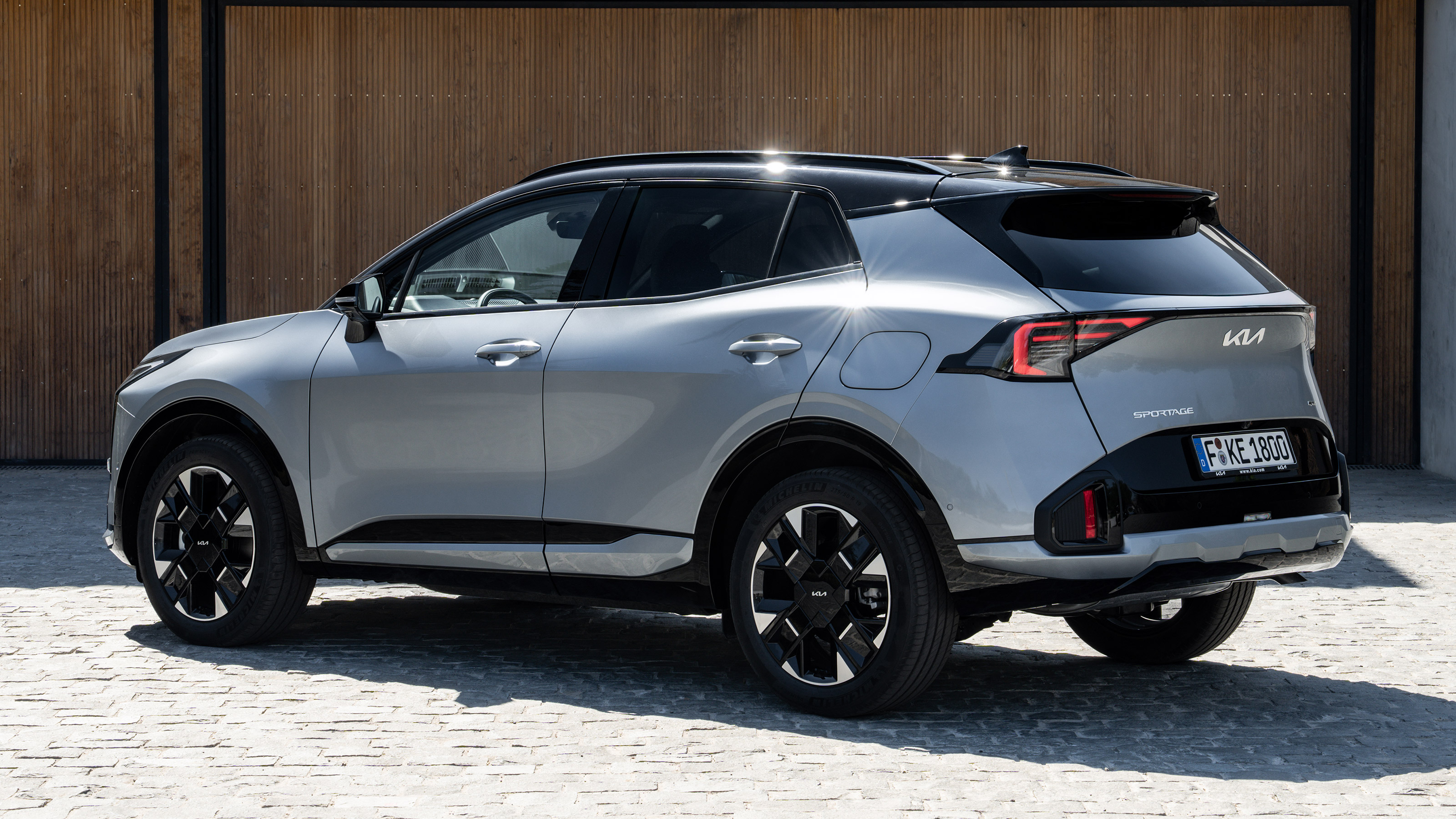 Kia Sportage - rear static