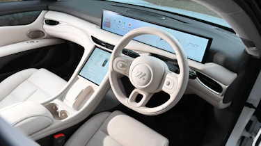 MG IM5 - interior