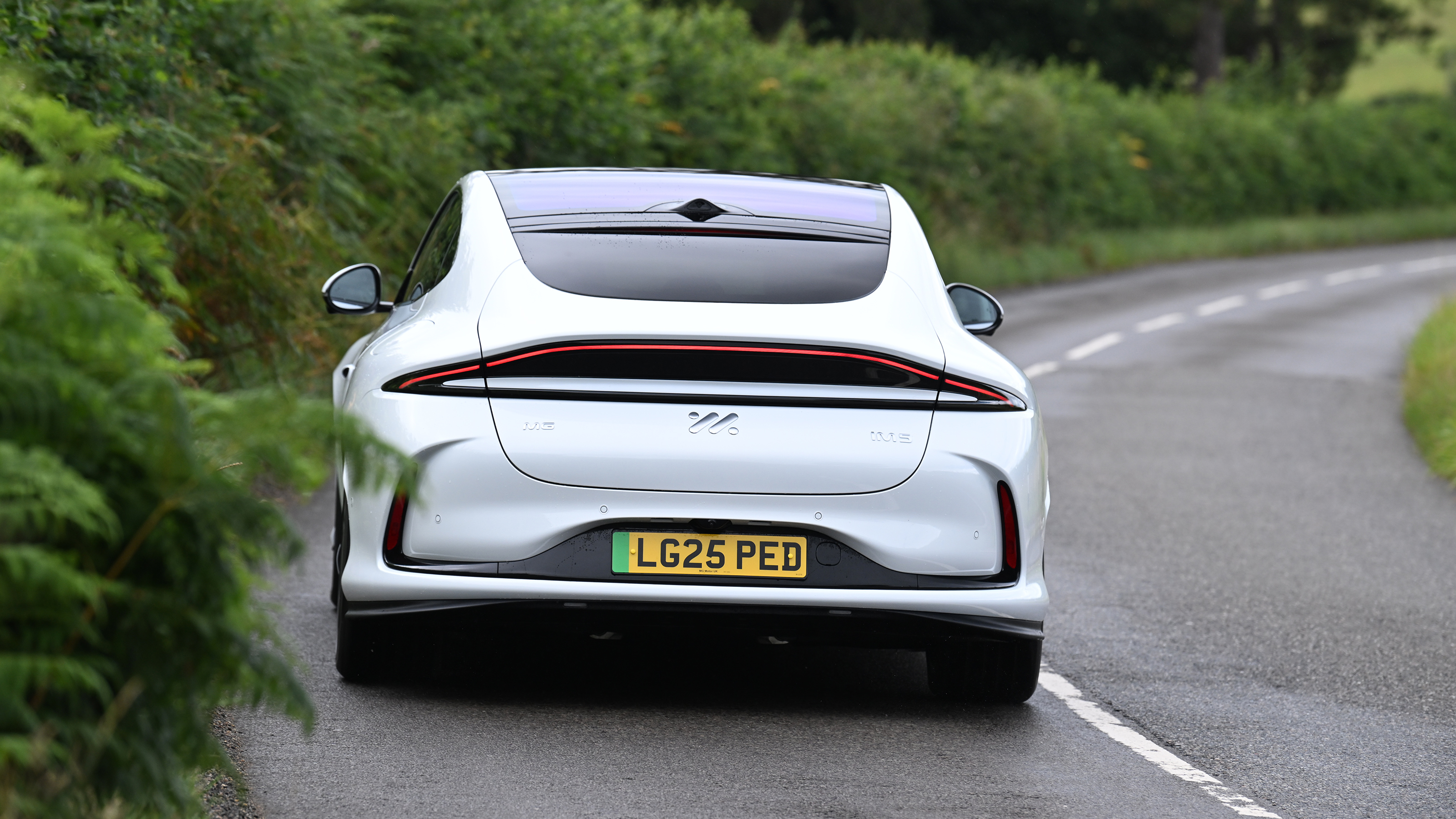 MG IM5 - rear cornering