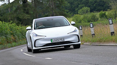 MG IM5 - front cornering
