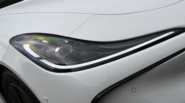 MG IM5 - headlight