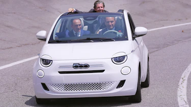New Fiat 500 Hybrid - Fiat team in the car