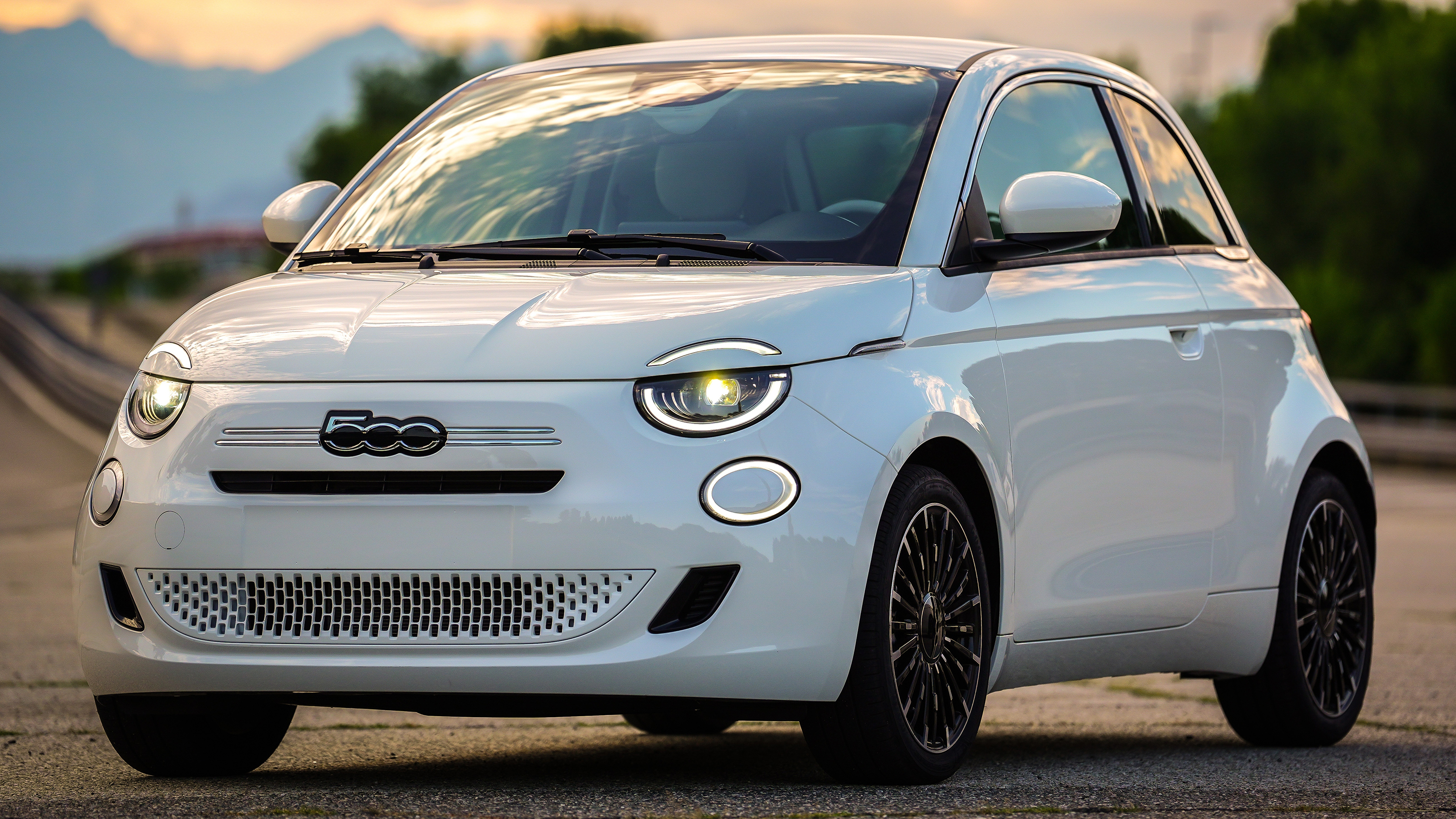 New Fiat 500 Hybrid - static front 3/4