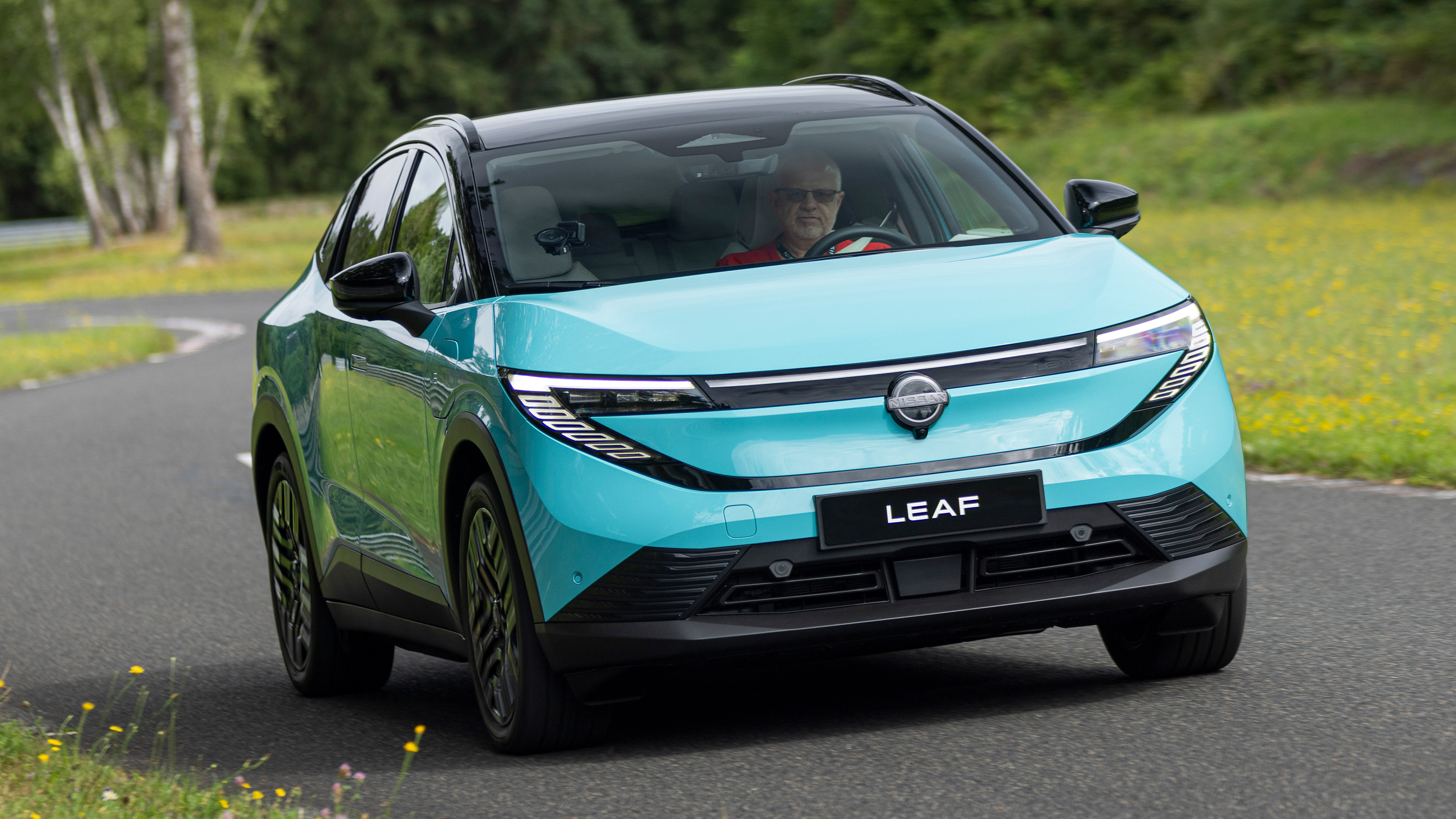 Nissan Leaf - front action
