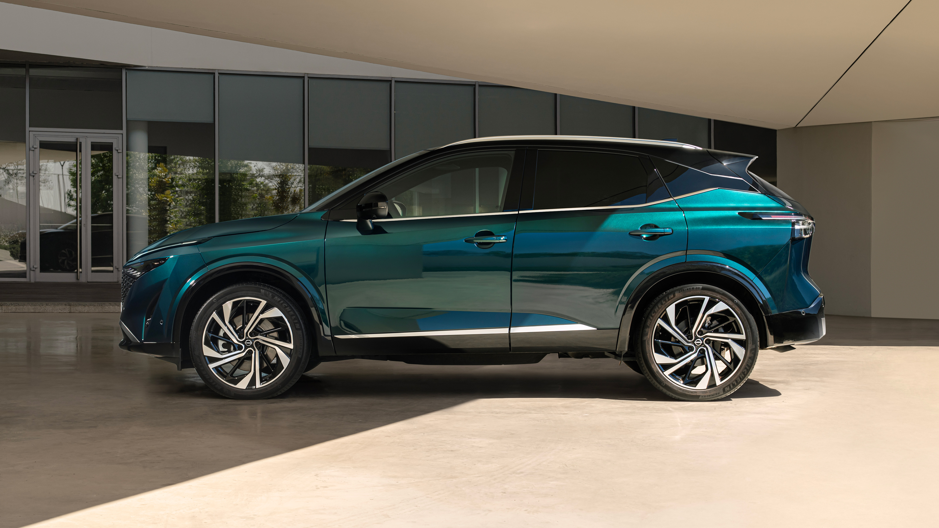 Nissan Qashqai e-Power Tekna+ - side static