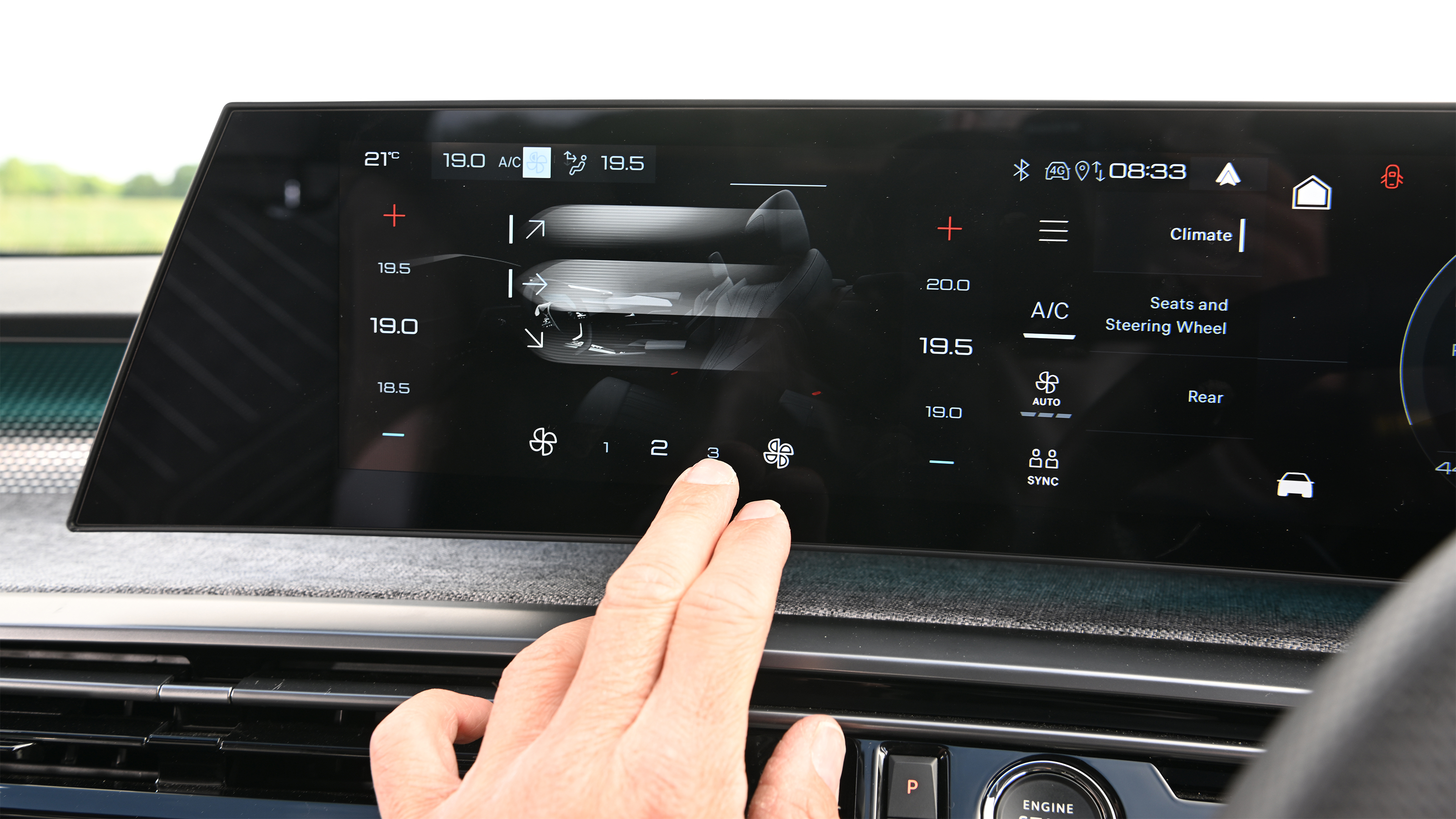 Peugeot 5008 Hybrid GT long-term - screen