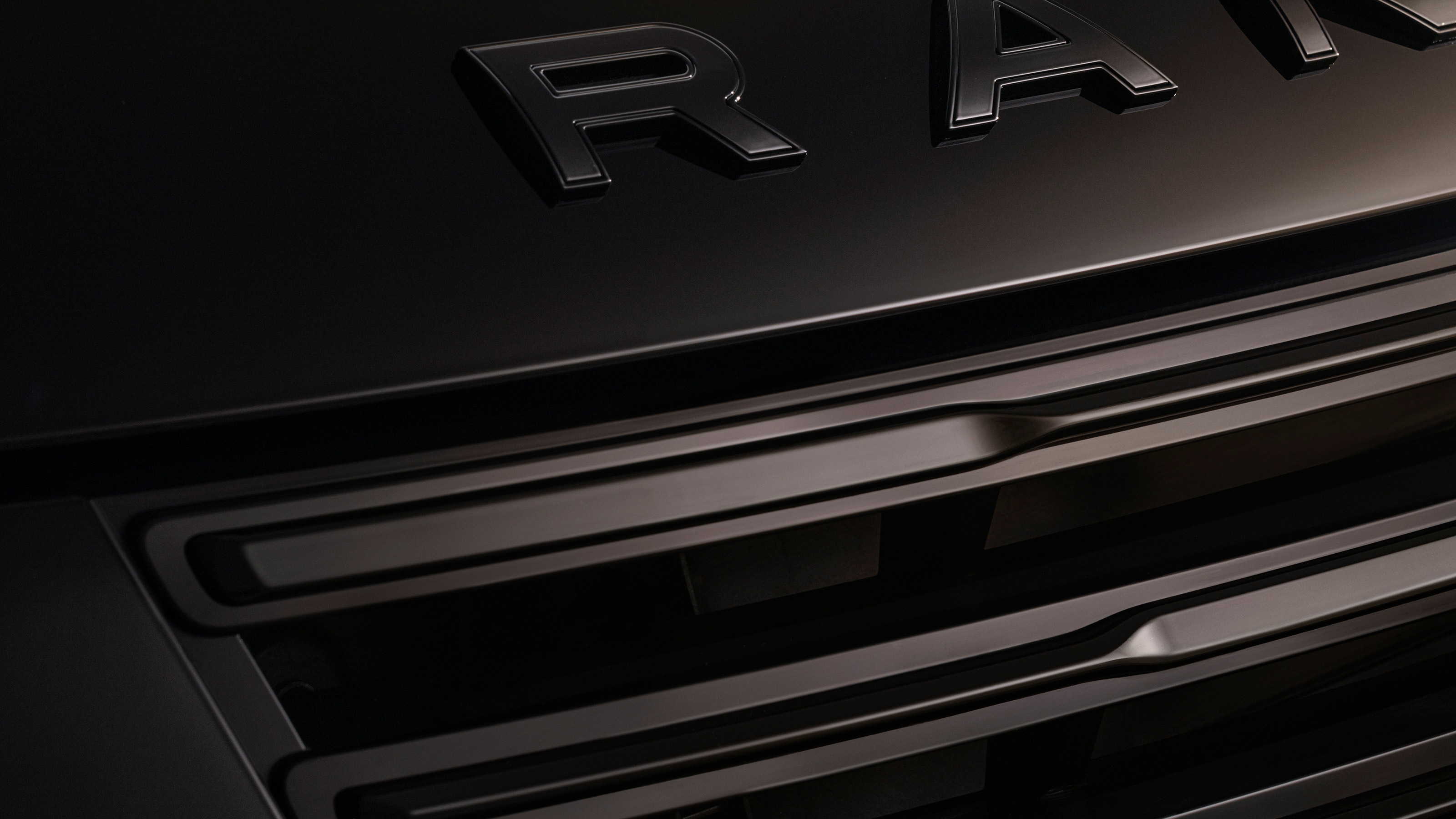 Range Rover SV Black - front detail