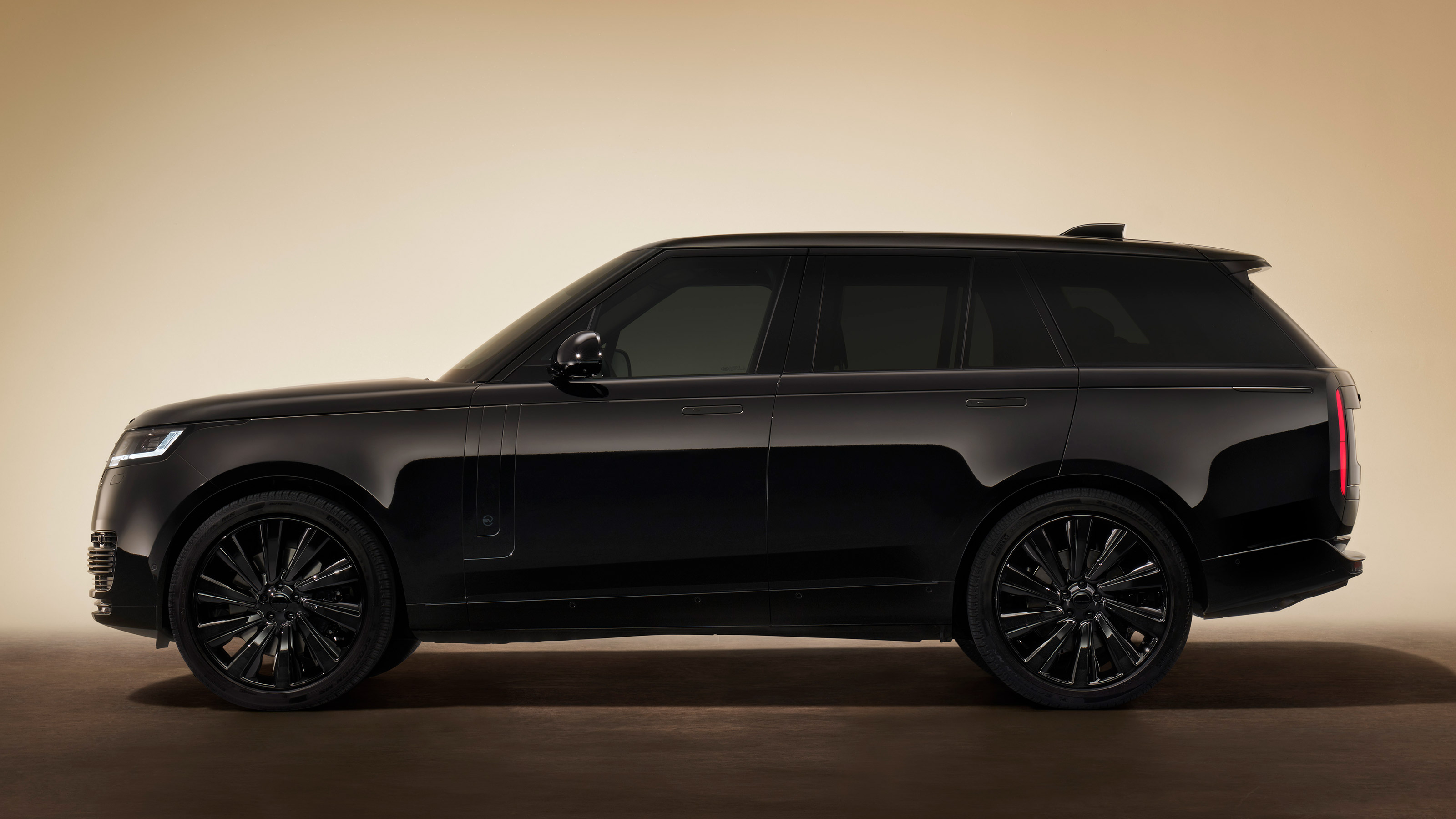 Range Rover SV Black - side