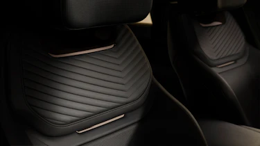 Range Rover SV Black - seat detail
