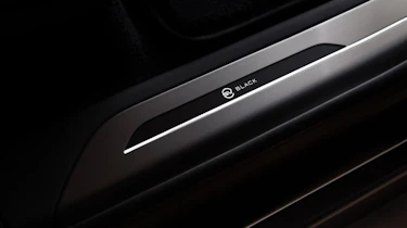 Range Rover SV Black - sill