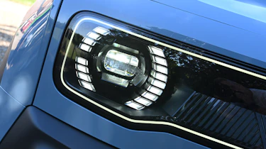 Renault 4 - front light