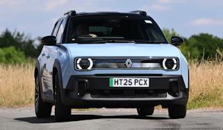Renault 4 - front cornering