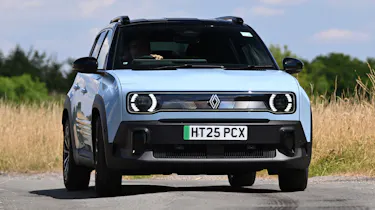 Renault 4 - front cornering