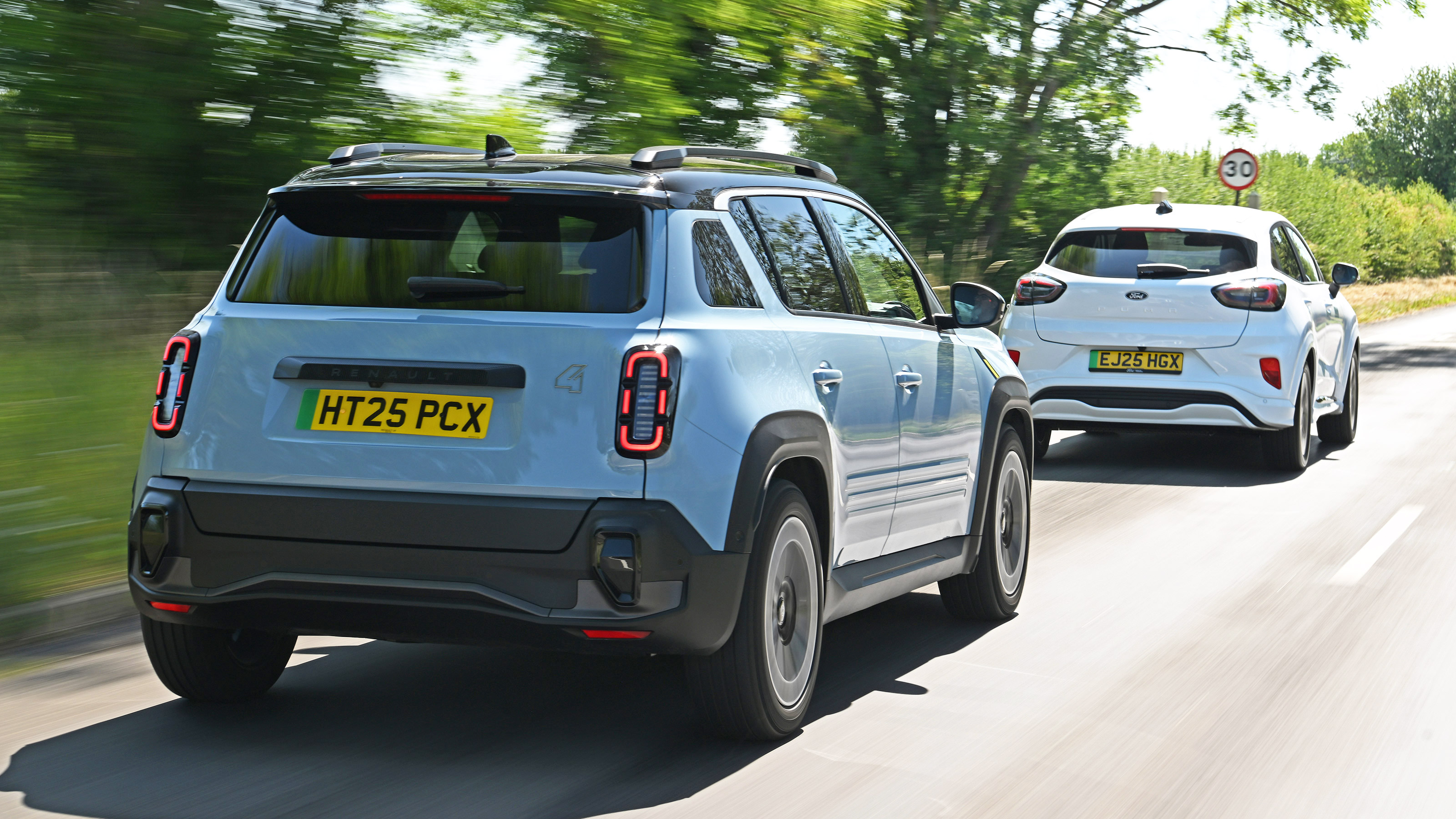 Renault 4 vs Ford Puma Gen-E - rear tracking
