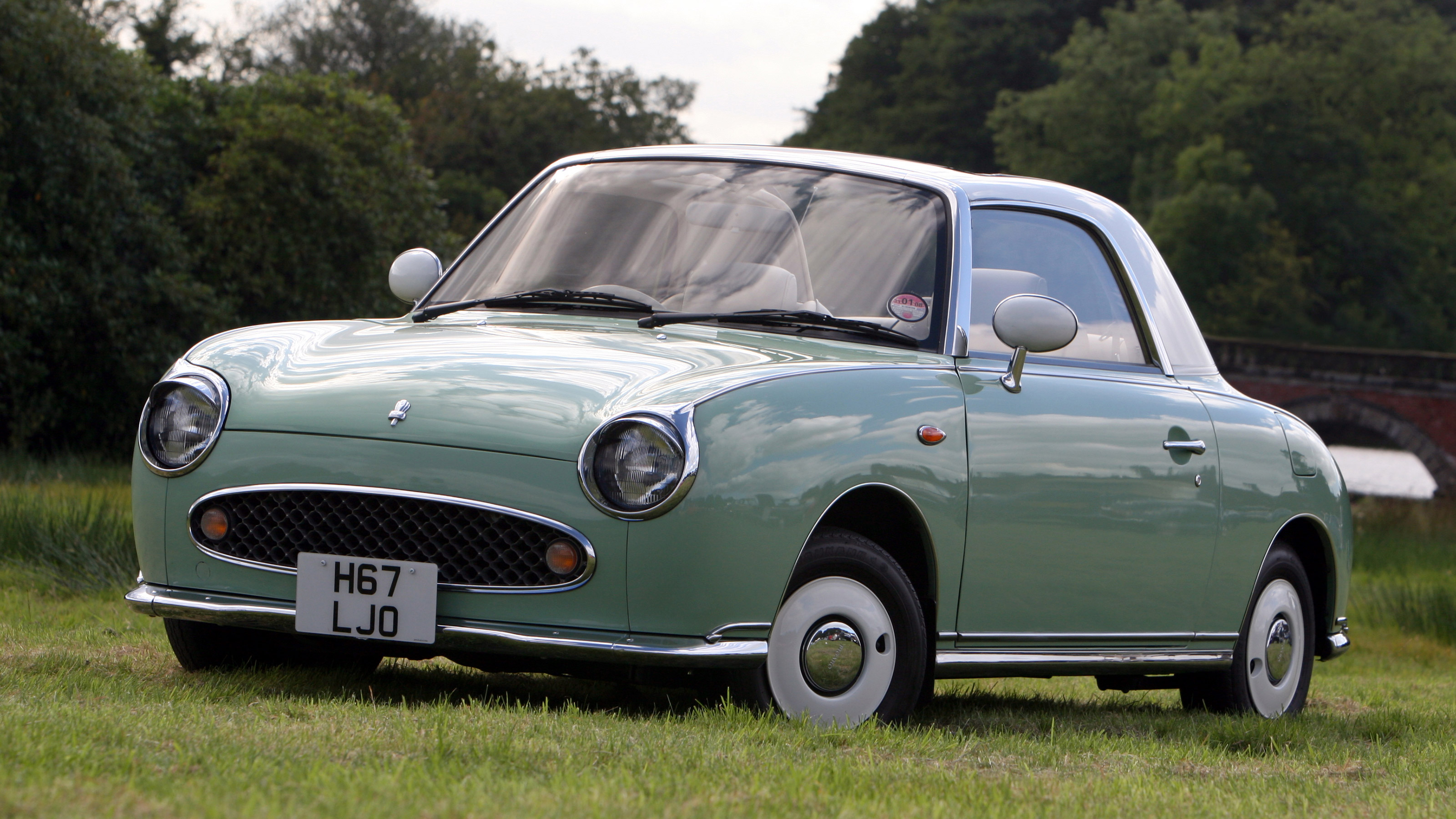 Used Nissan Figaro - front