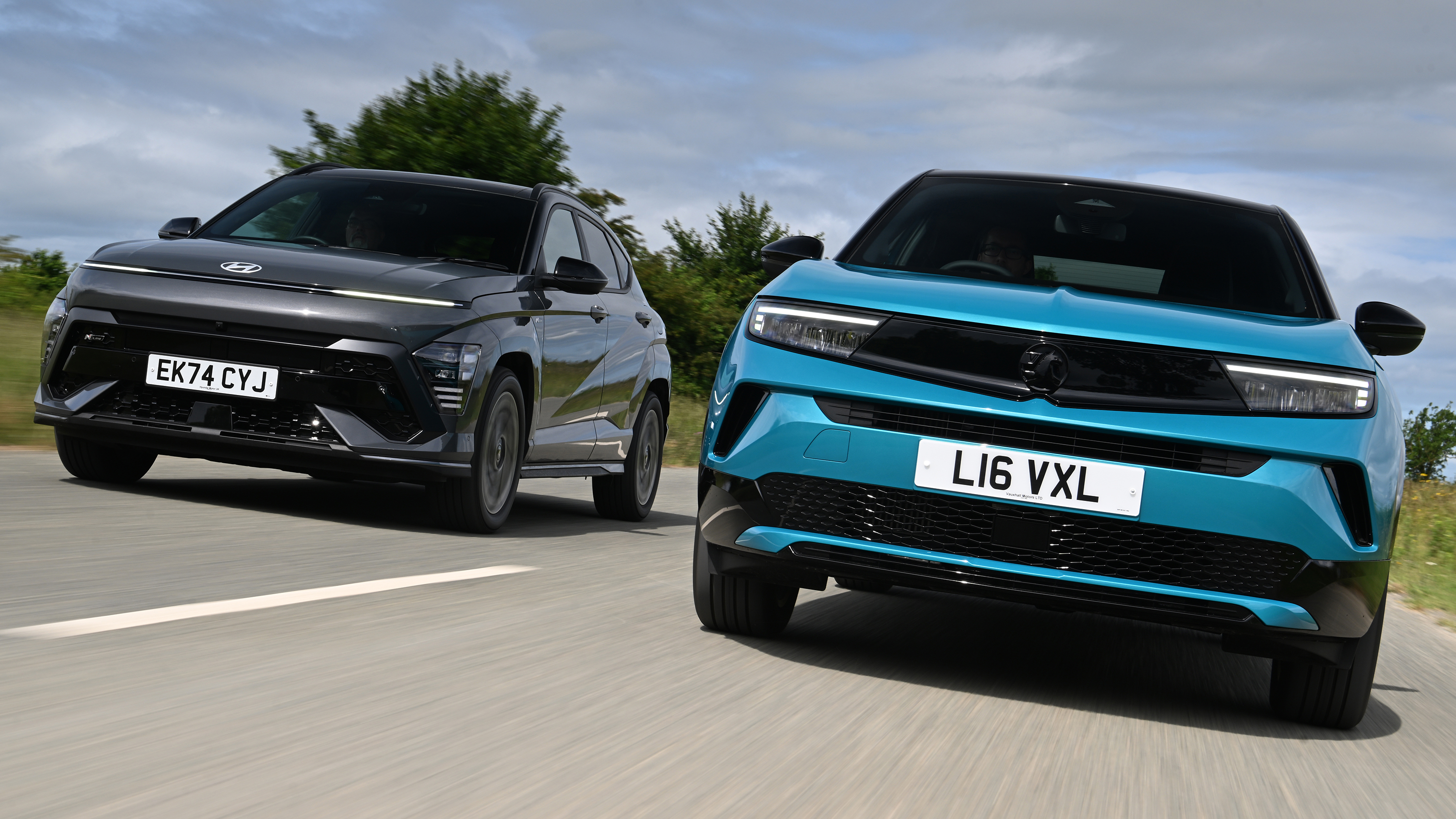 Vauxhall Mokka vs Hyundai Kona - front end 
