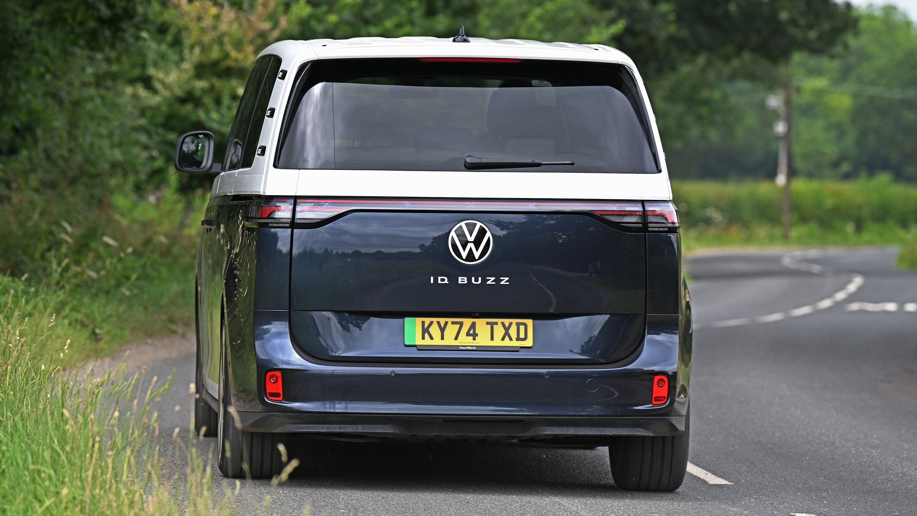 Volkswagen ID. Buzz Style LWB long-term test - rear tracking