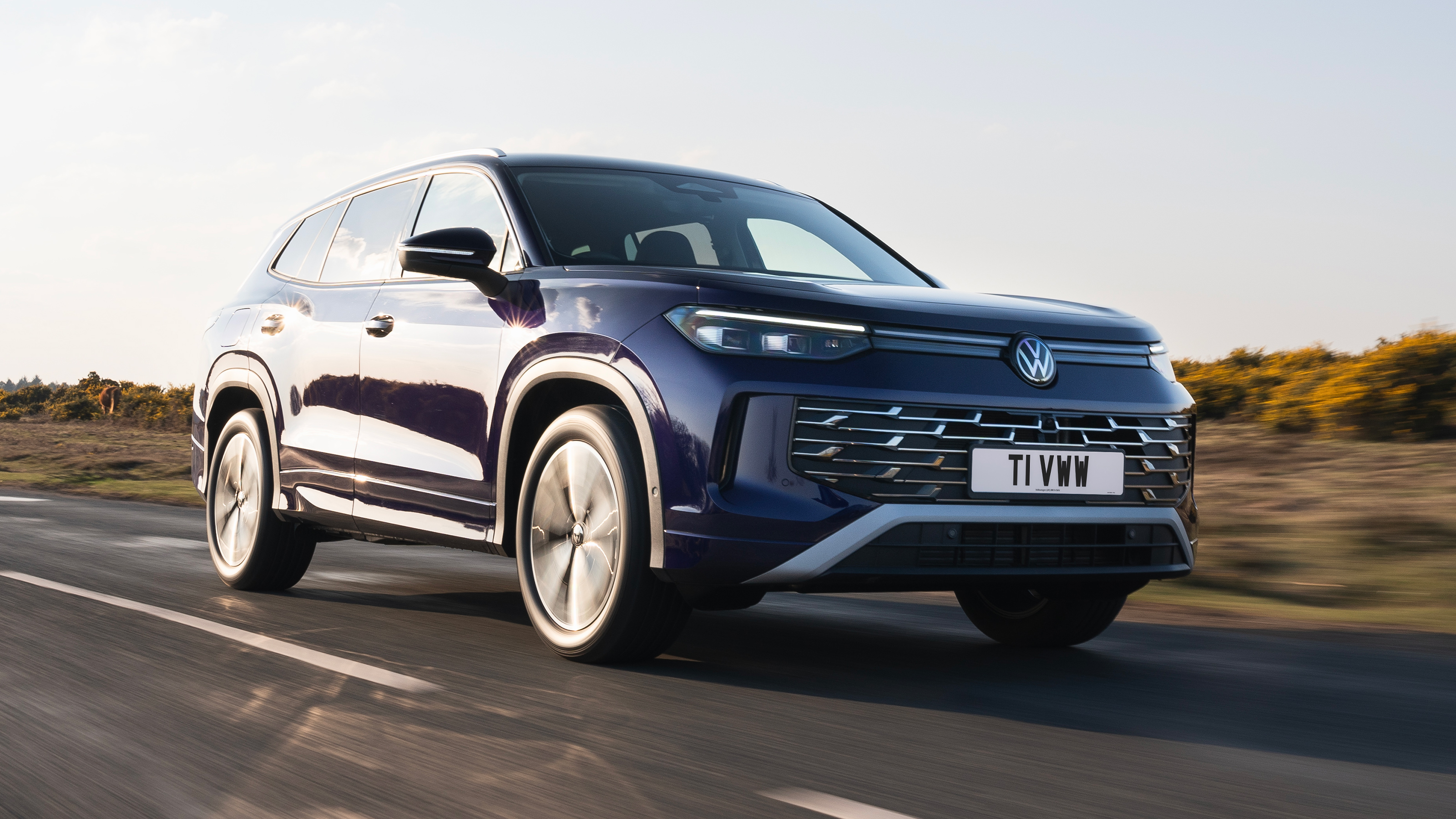 Volkswagen Tayron - front tracking