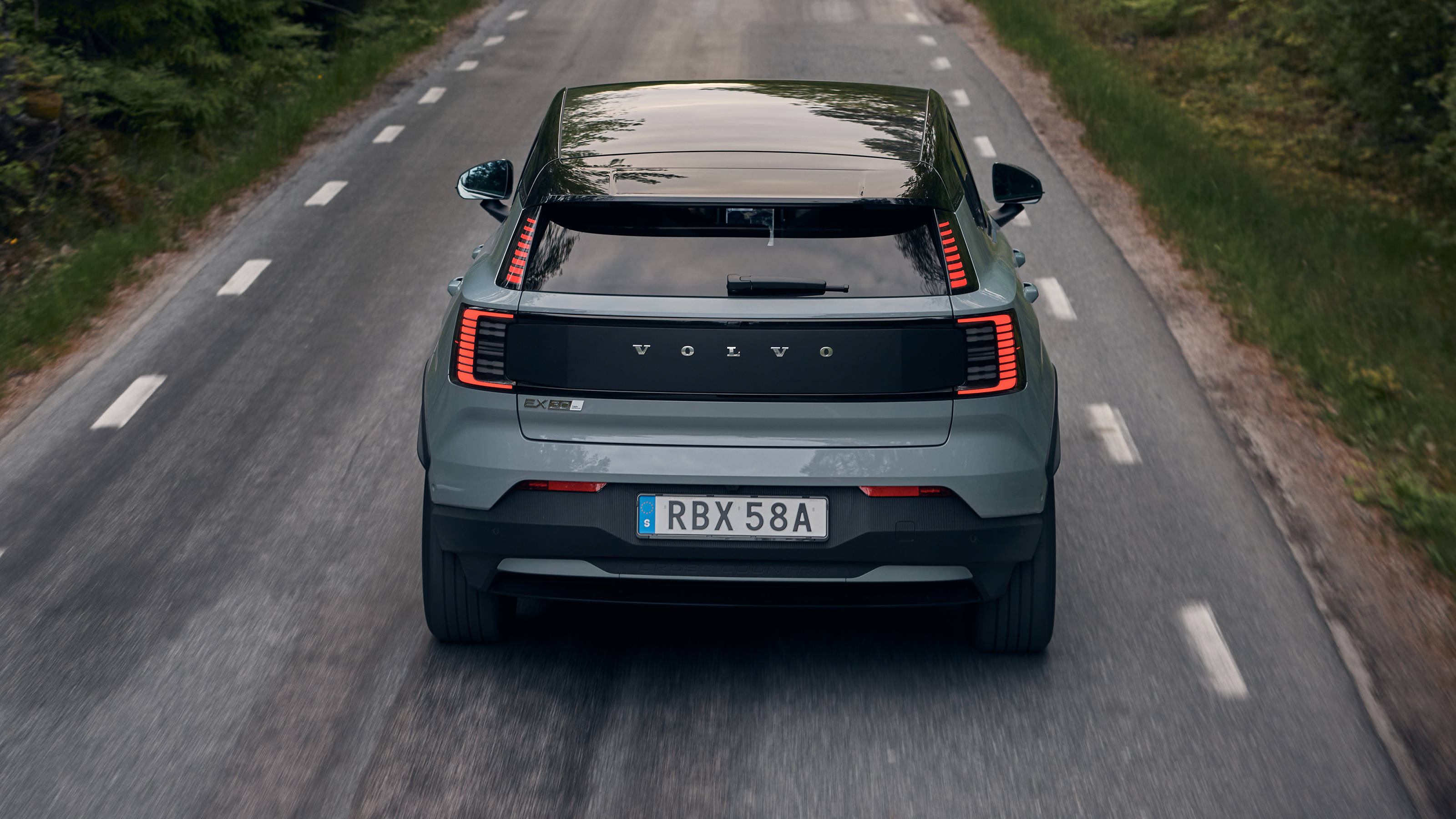 Volvo EX30 Cross Country - rear action