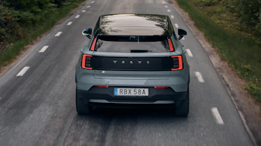 Volvo EX30 Cross Country - rear action