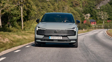 Volvo EX30 Cross Country - front action