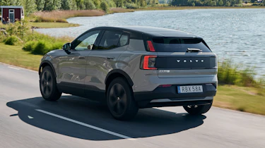 Volvo EX30 Cross Country - rear tracking