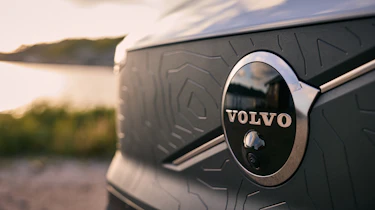Volvo EX30 Cross Country - Volvo badge