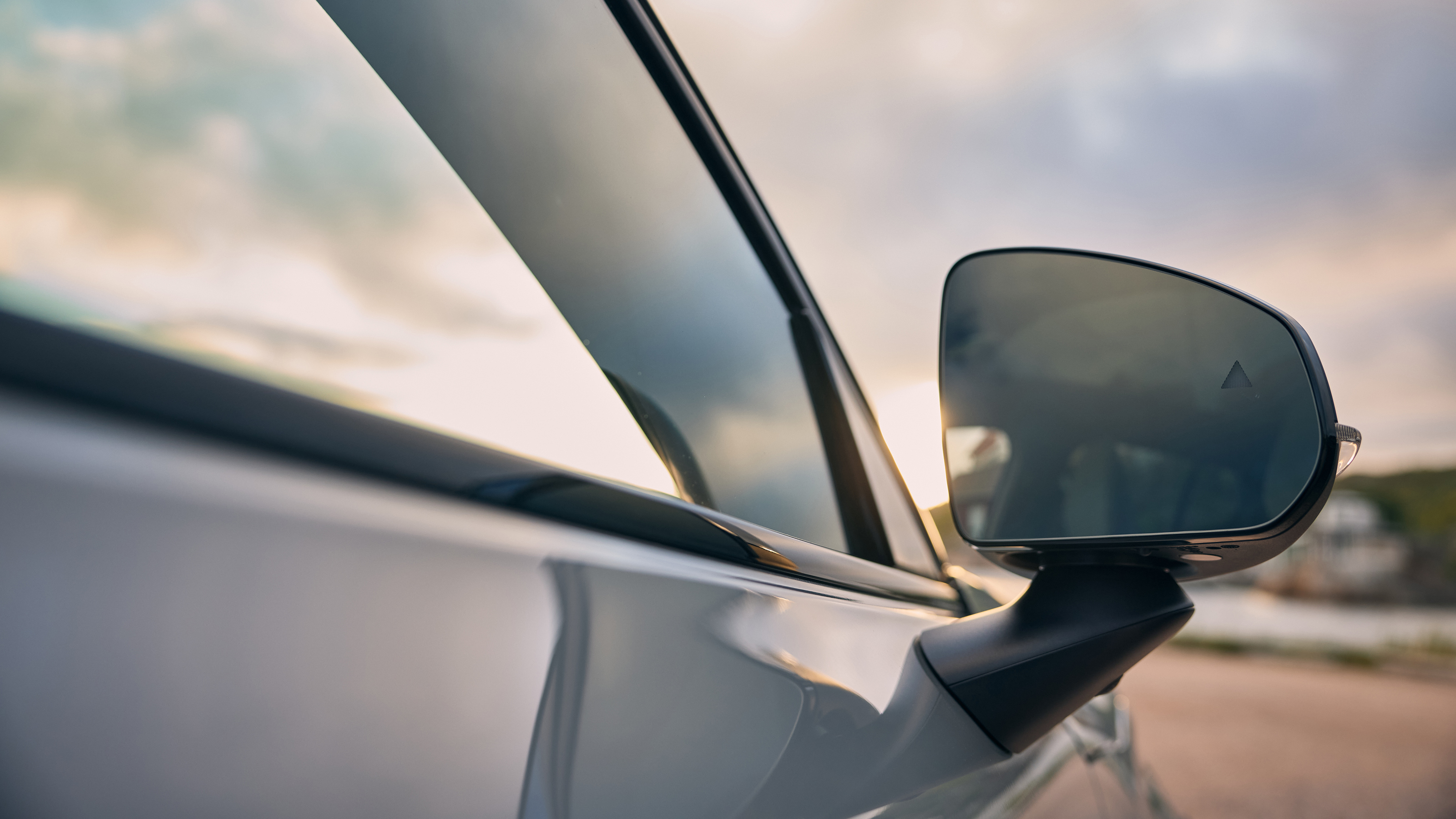 Volvo EX30 Cross Country - door mirror