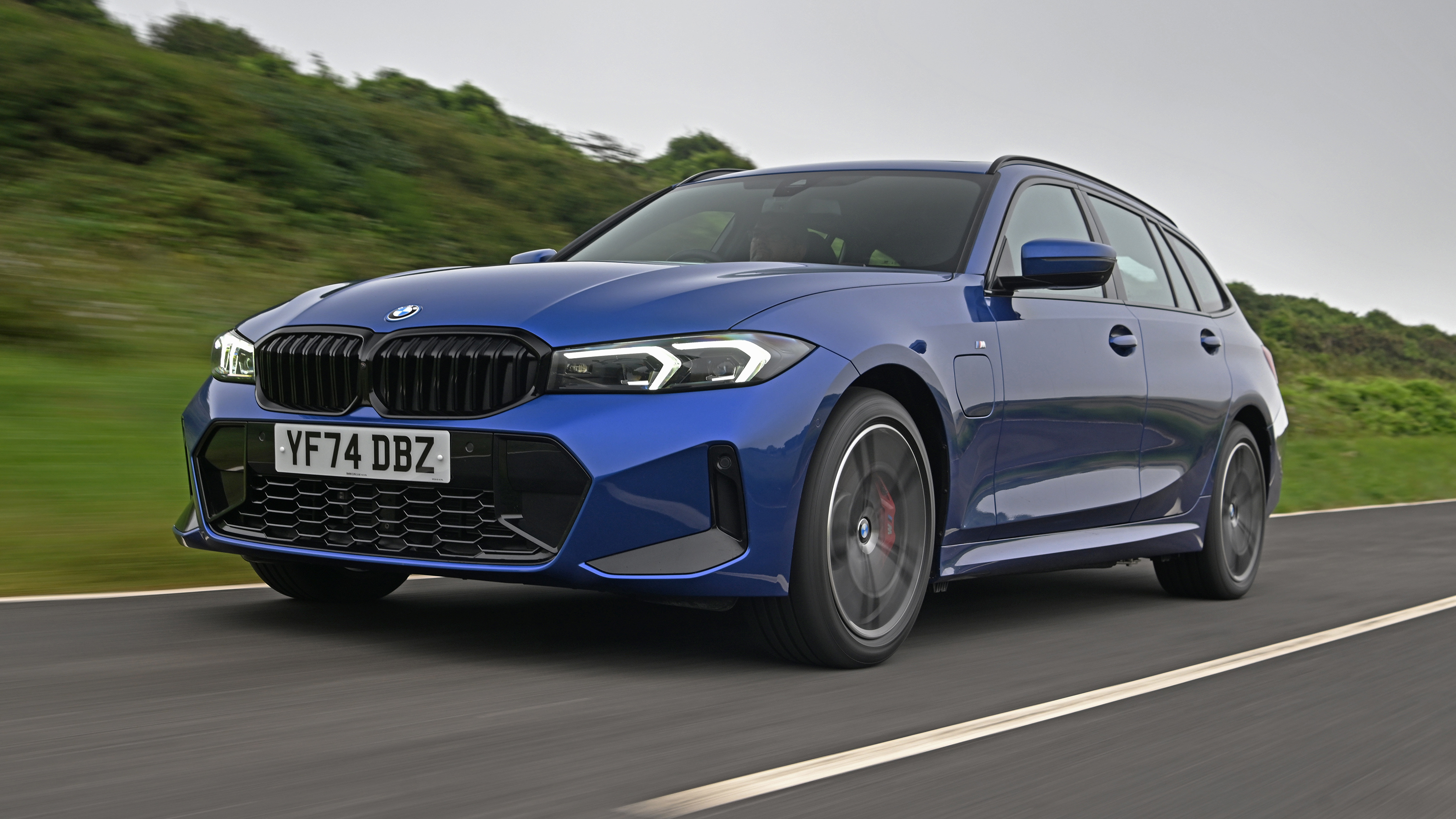 BMW 3 Series Touring - front tracking