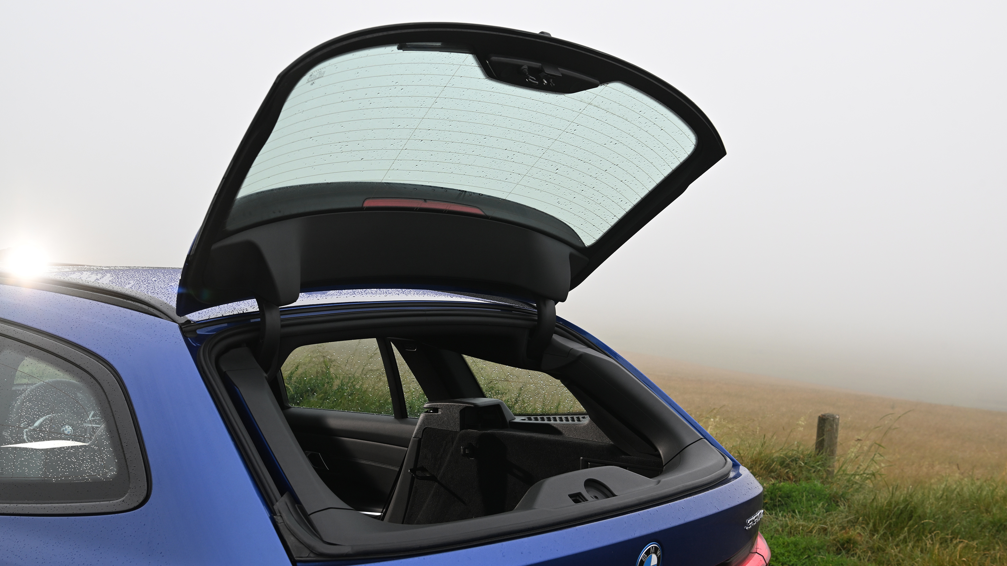 BMW 3 Series Touring - opening rear window