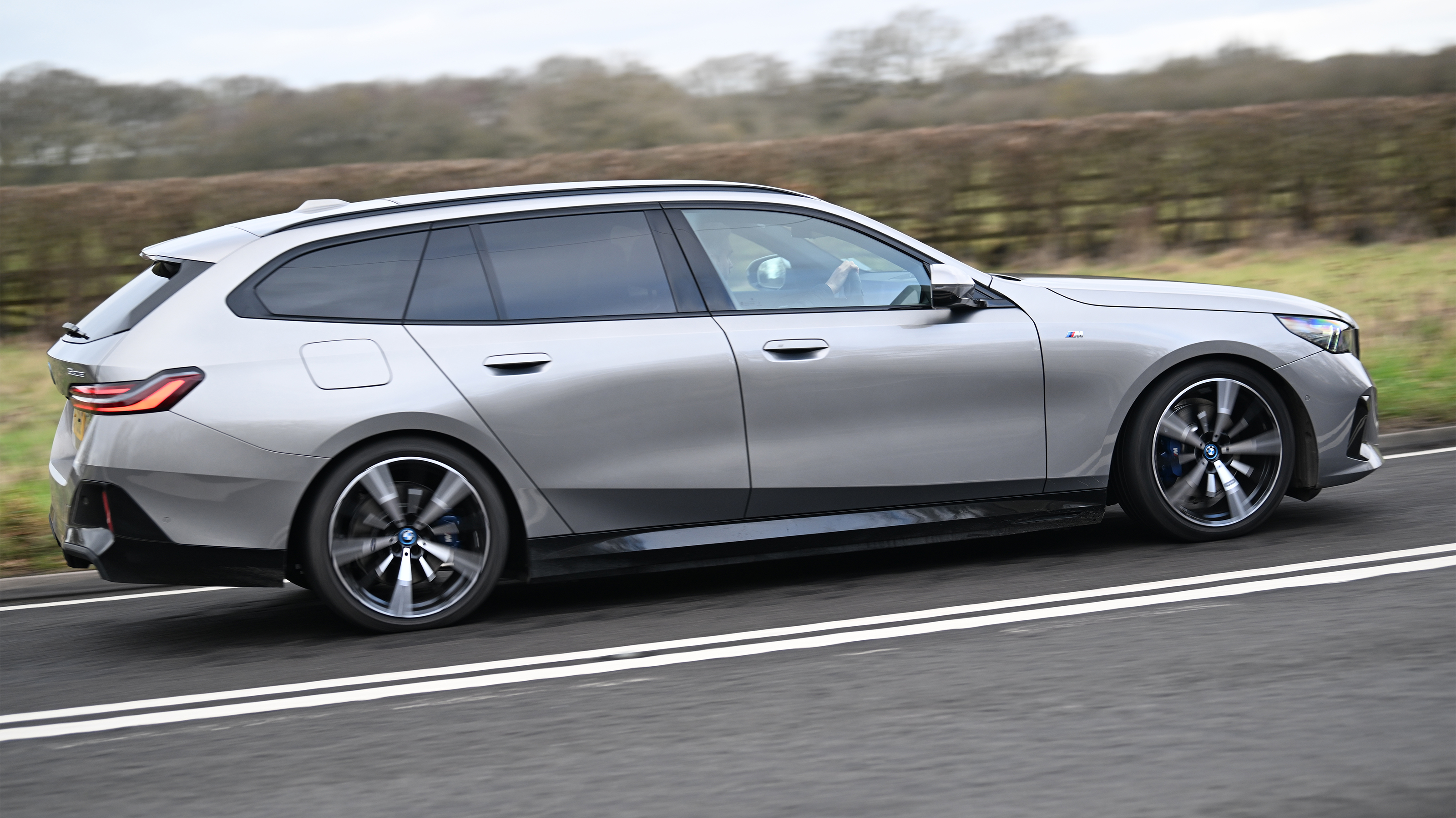  BMW 530e Touring long-term - dynamic side