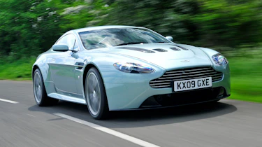 Aston Martin V12 Vantage - front tracking