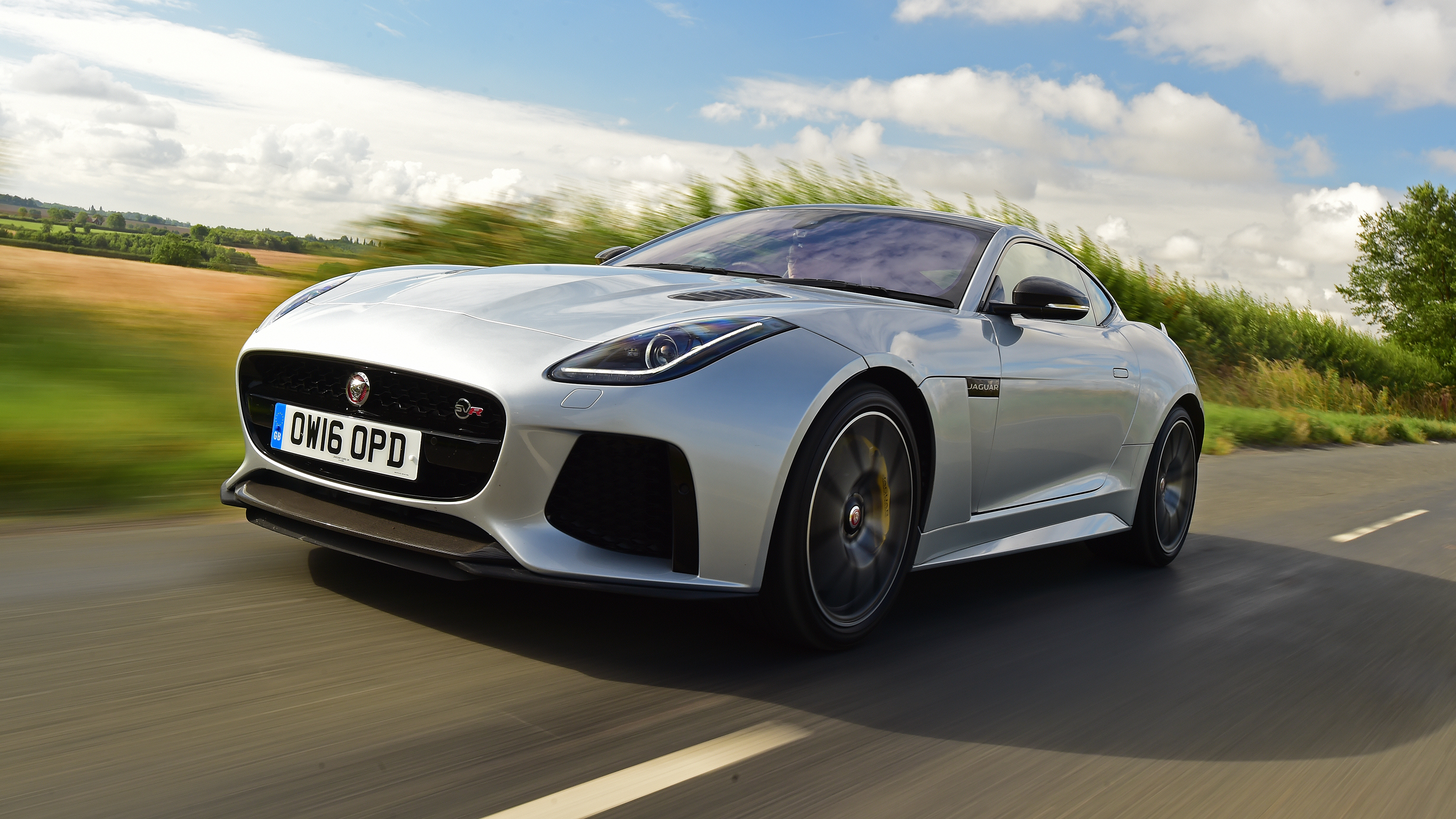 Jaguar F-Type - front tracking