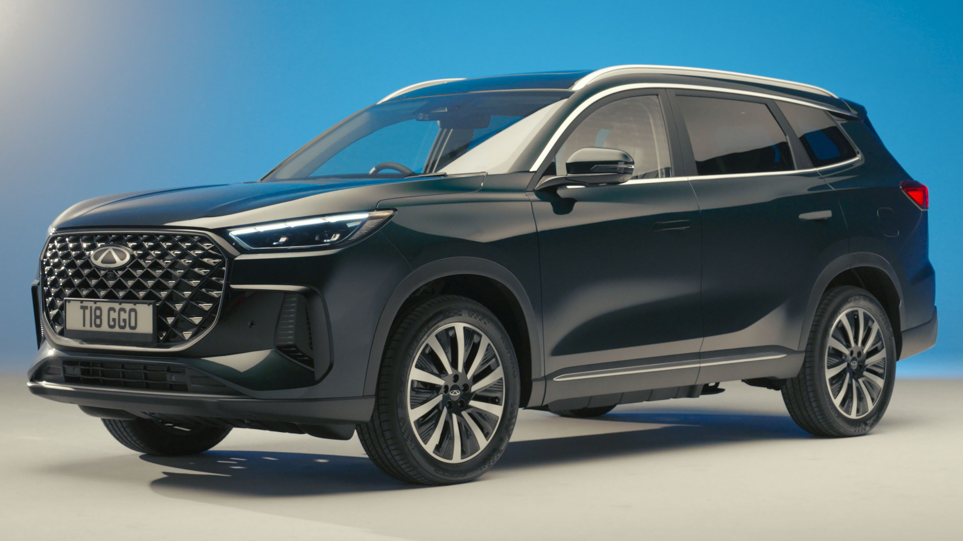 CHERY TIGGO 8 - studio front 3/4