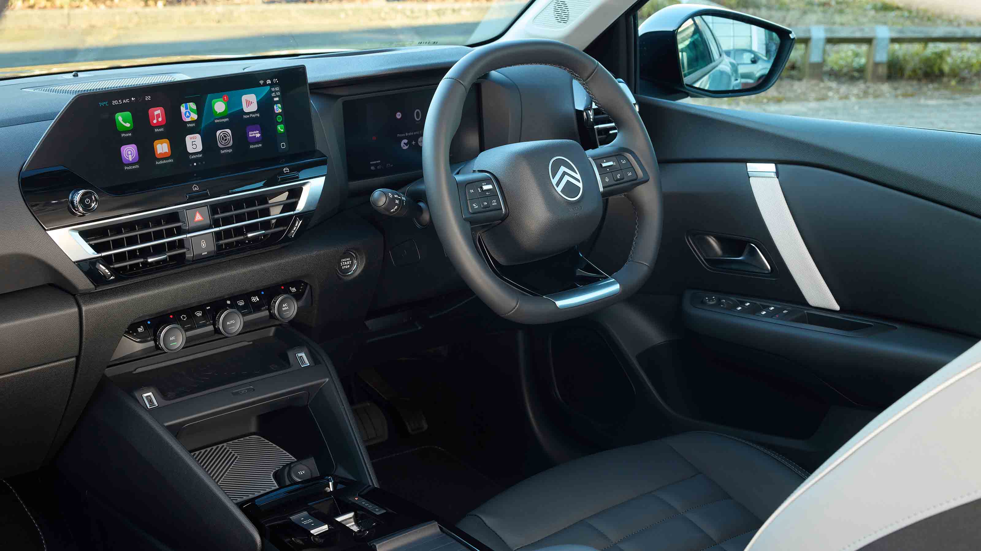 Citroen e-C4 X - alternative dashboard shot