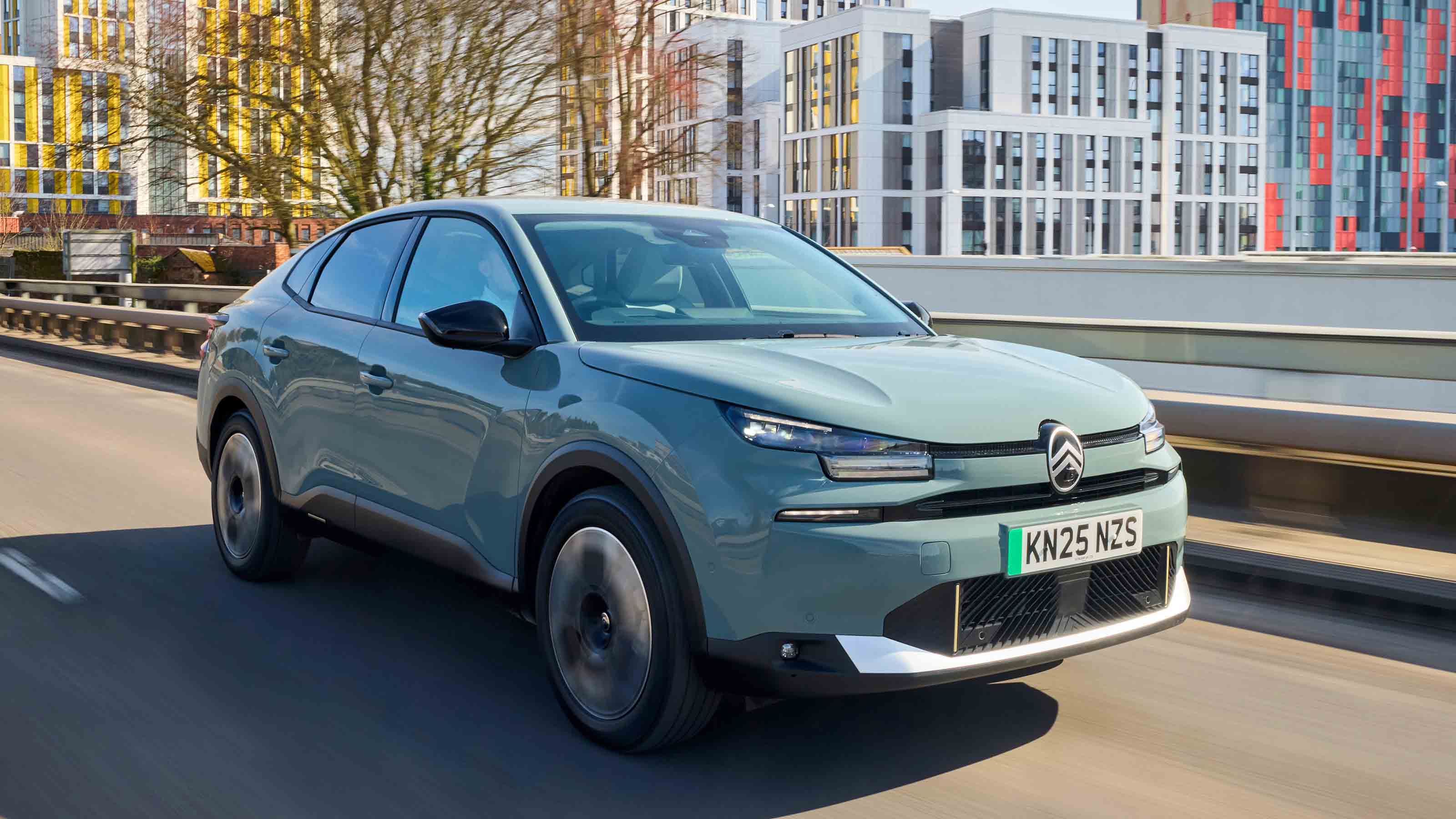Citroen e-C4 X - front tracking