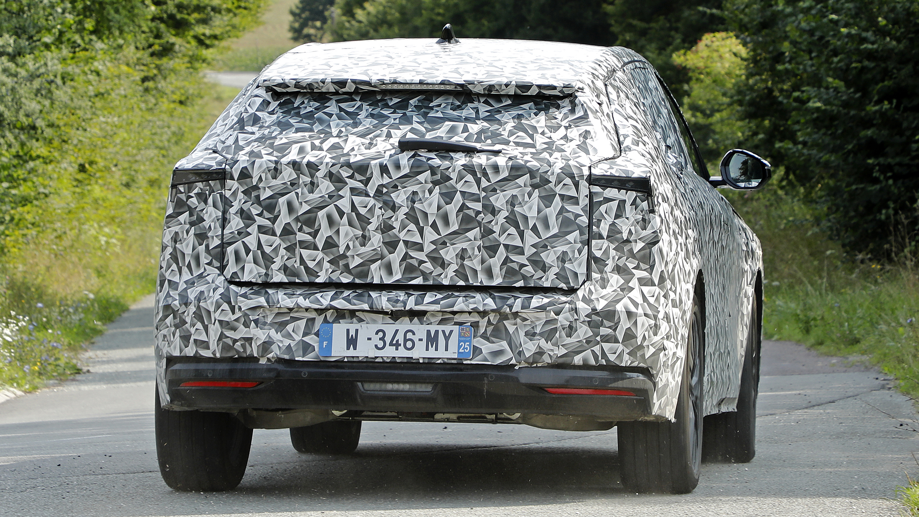 DS Automobiles No7 - rear end