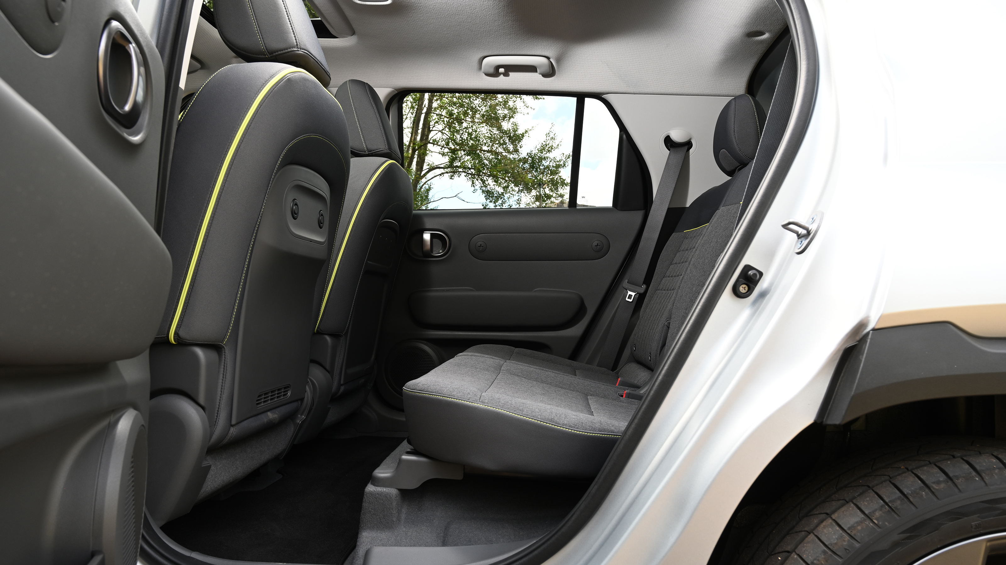 Hyundai Inster Cross - rear seats