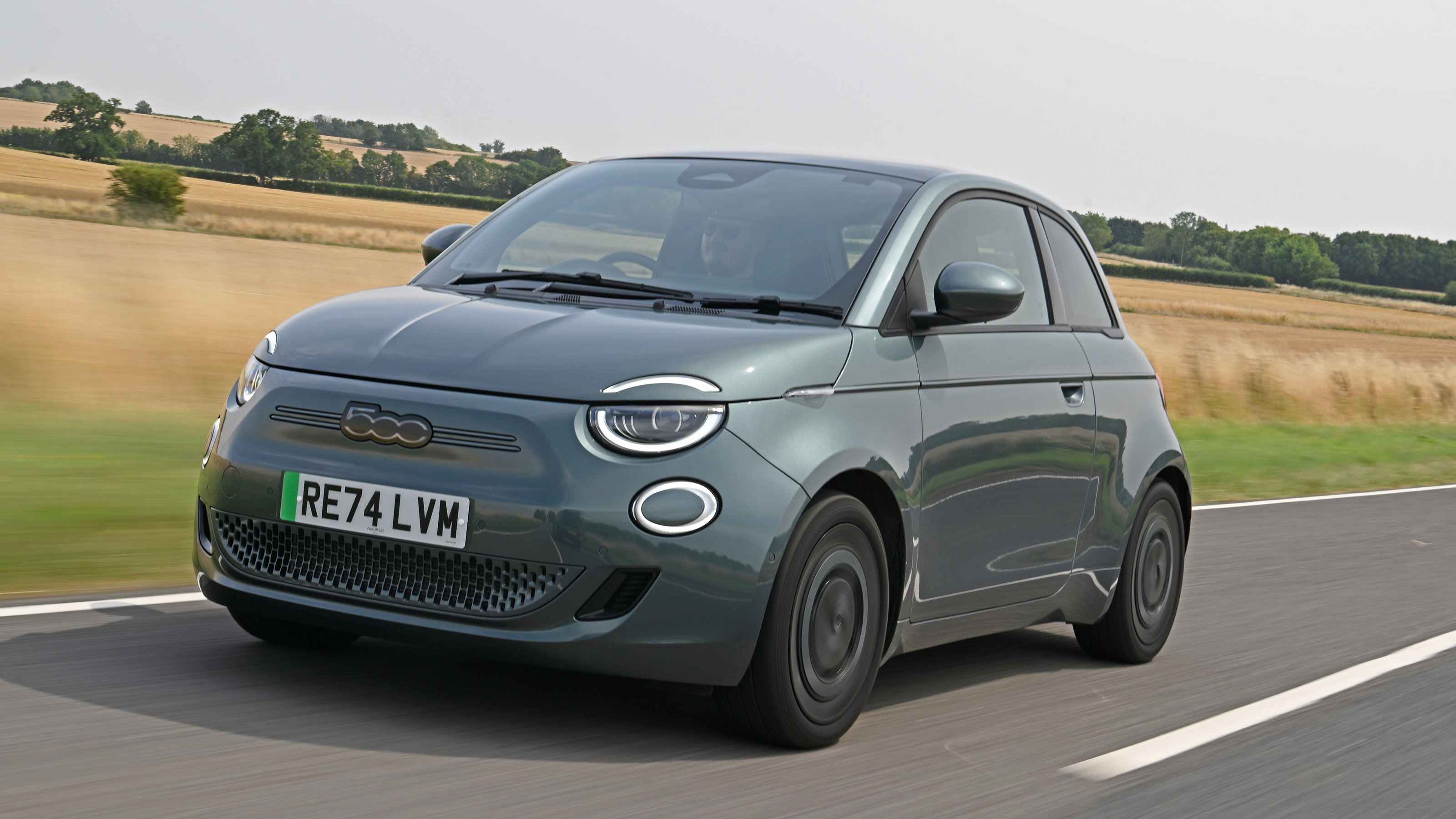 Fiat 500e Giorgio Armani Collector's Edition - front tracking 