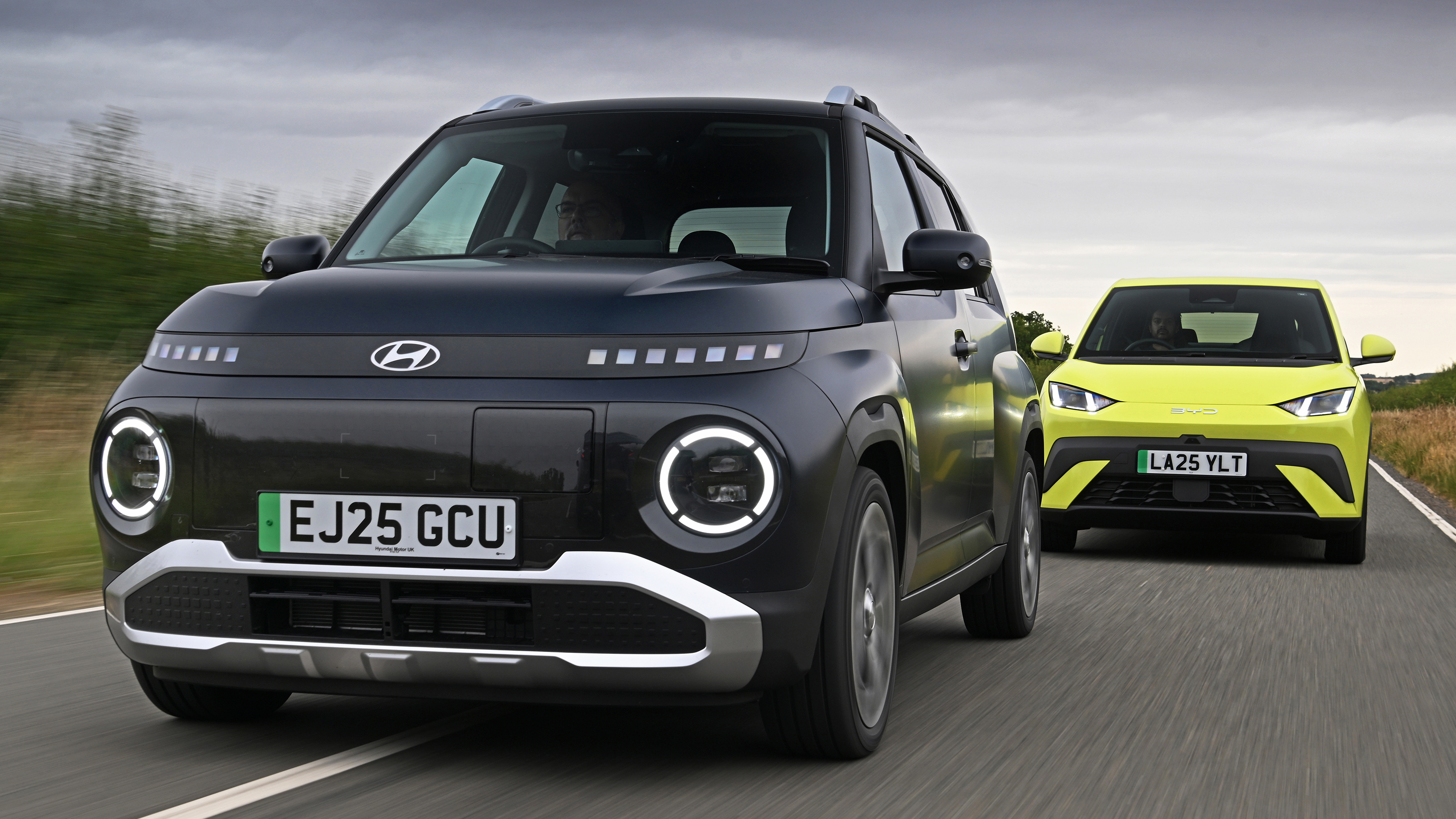 Hyundai Inster vs BYD Dolphin Surf - front tracking