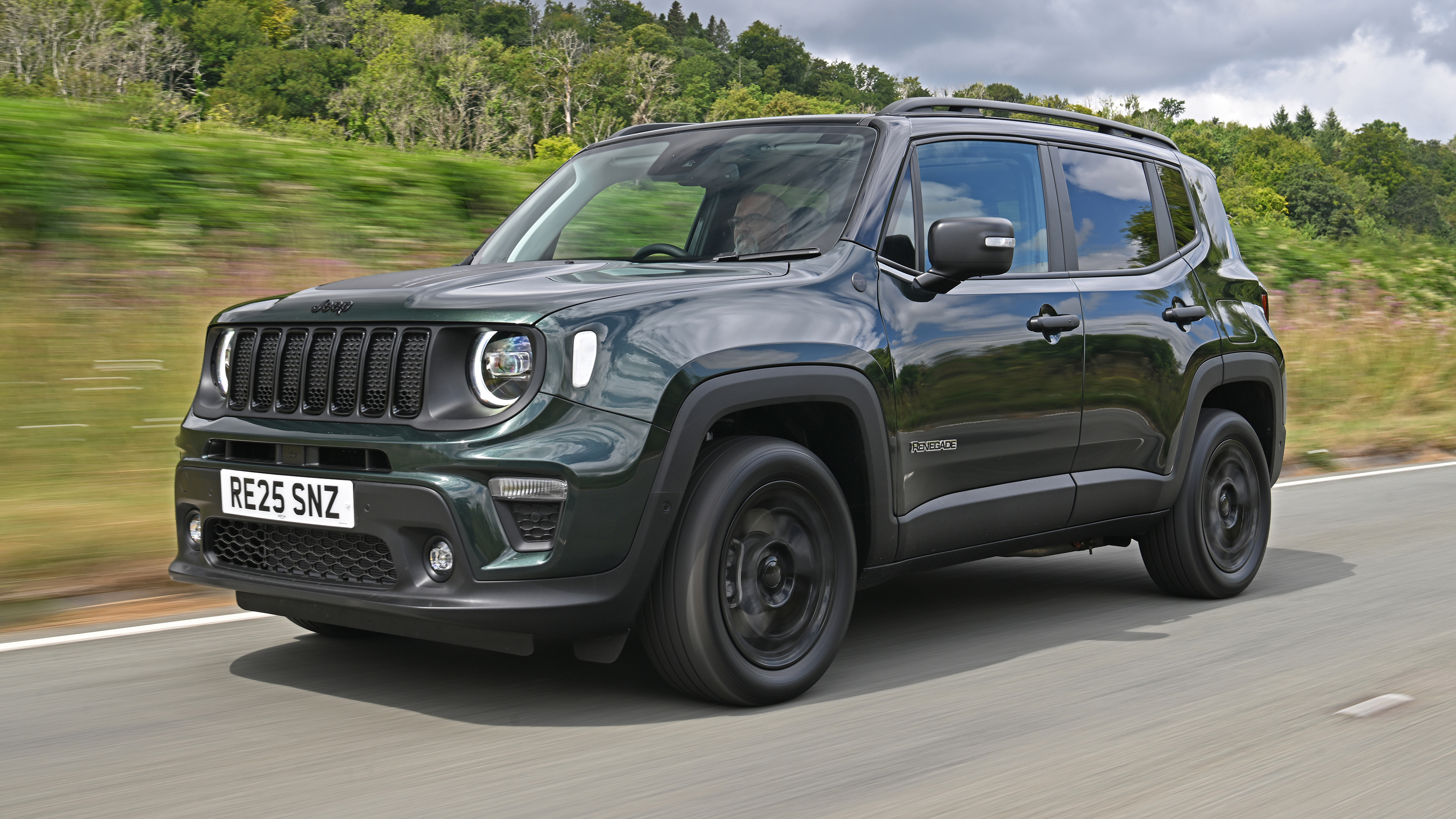 Jeep Renegade North Star - front tracking 