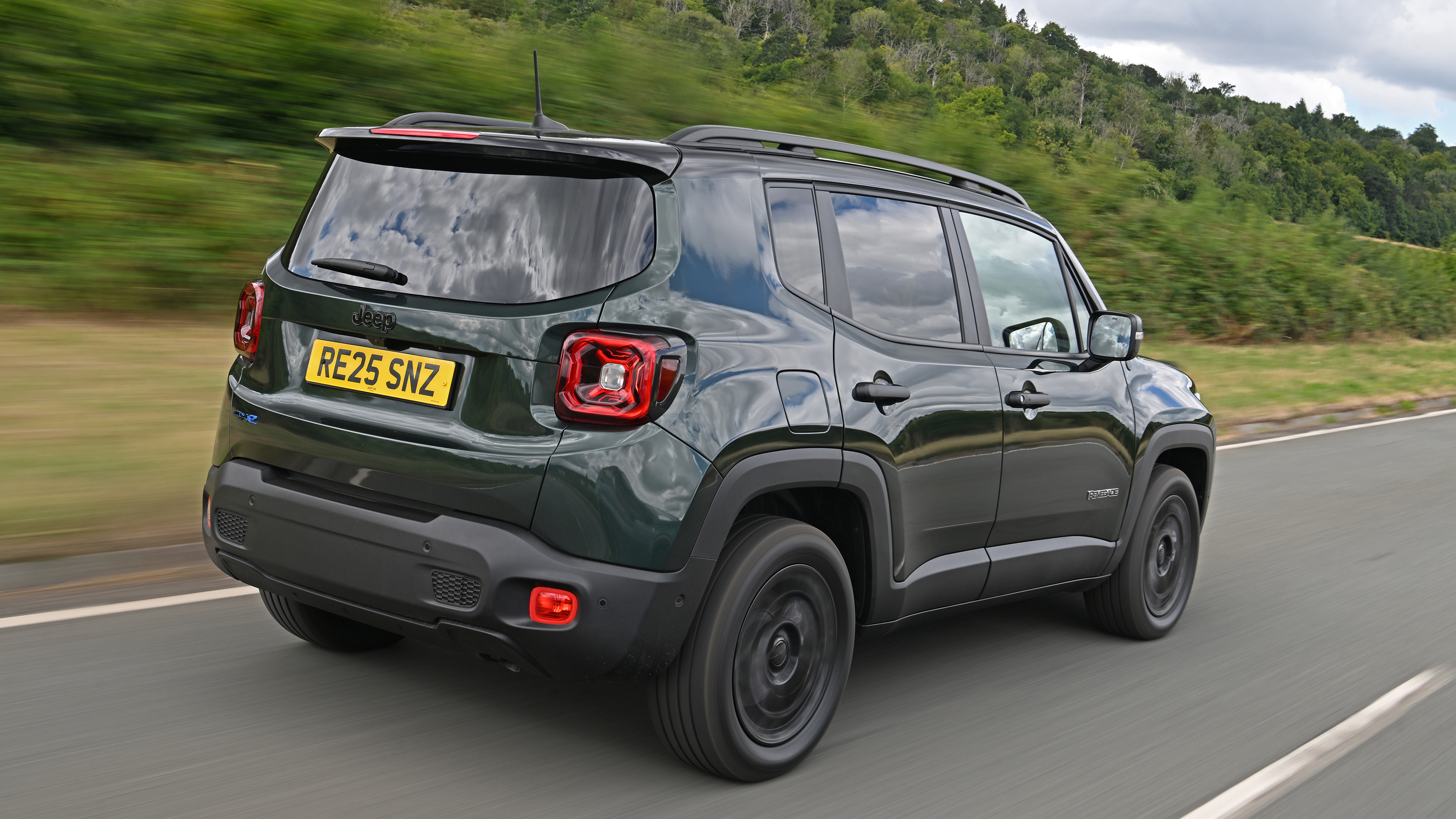 Jeep Renegade North Star - rear tracking 