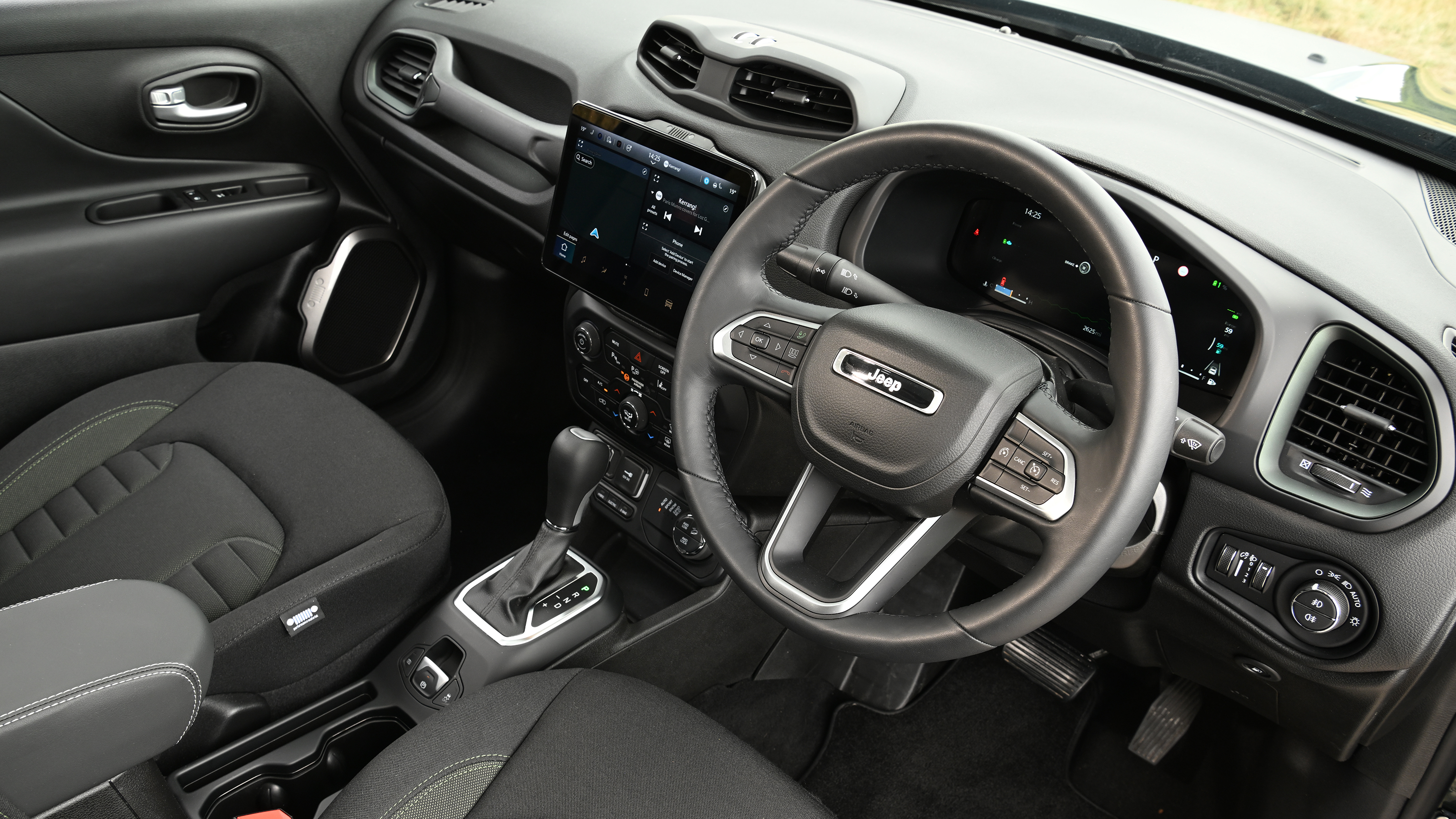 Jeep Renegade North Star - front interior 