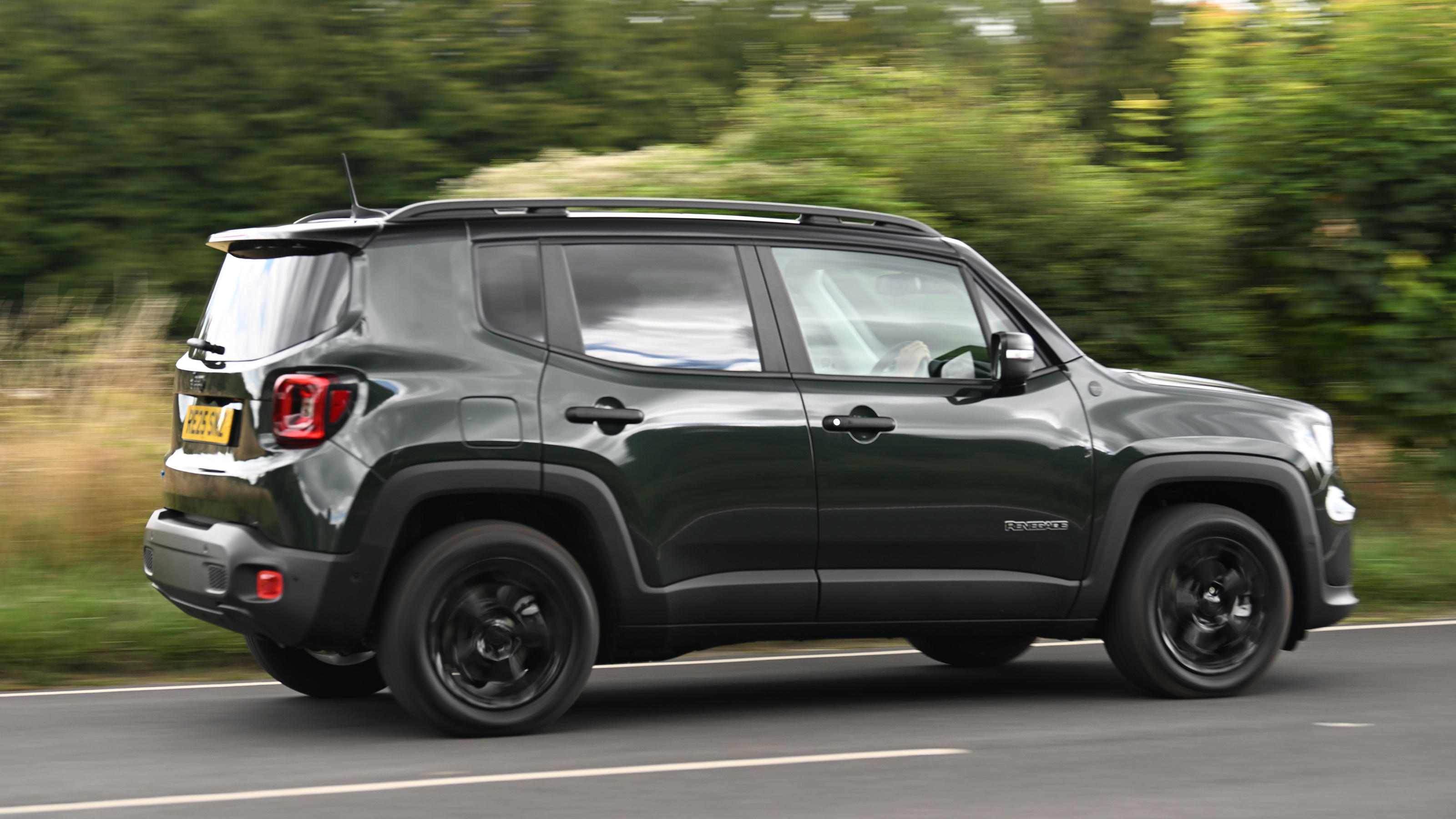 Jeep Renegade North Star - rear cornering 