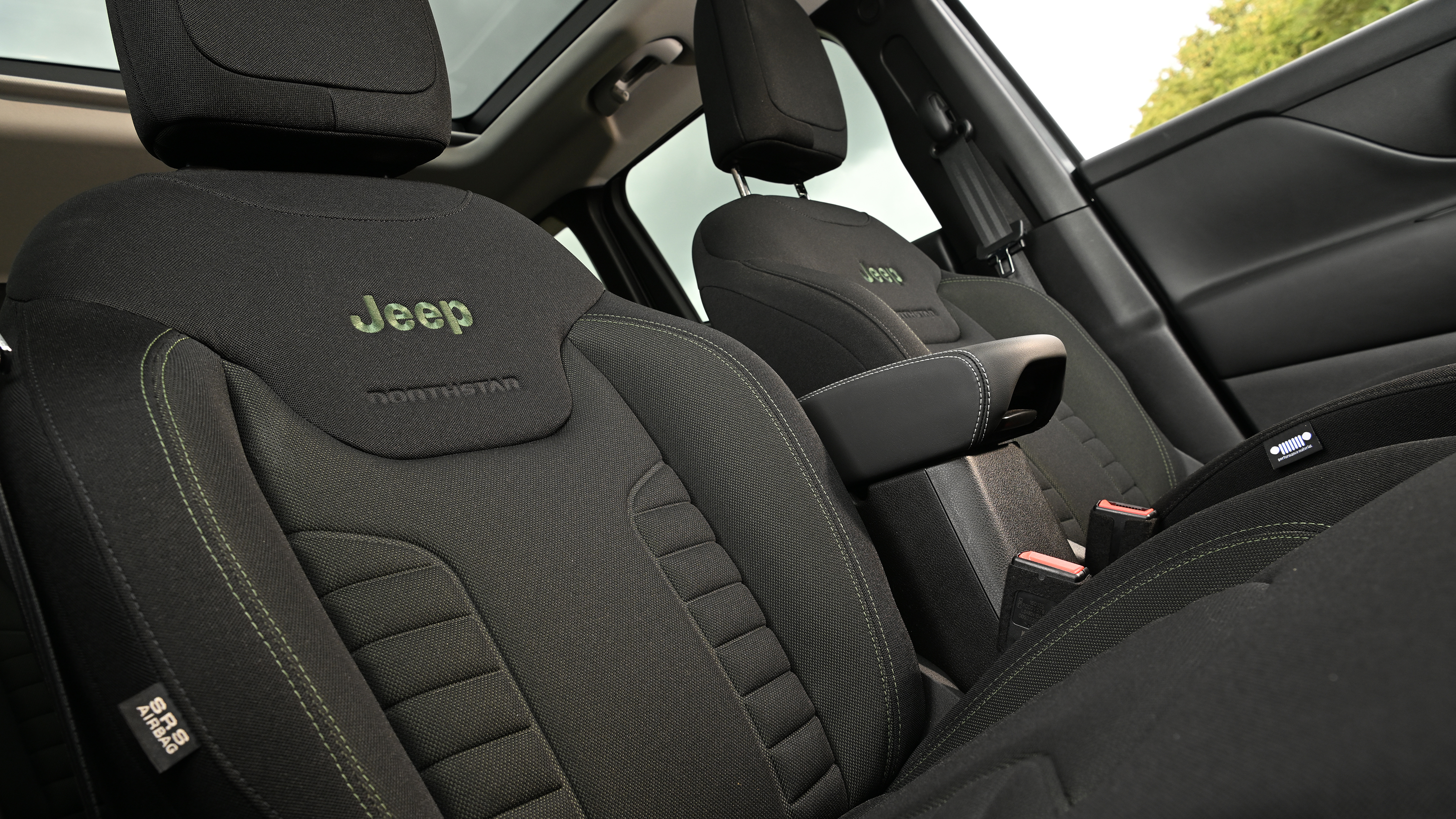 Jeep Renegade North Star - front seats 