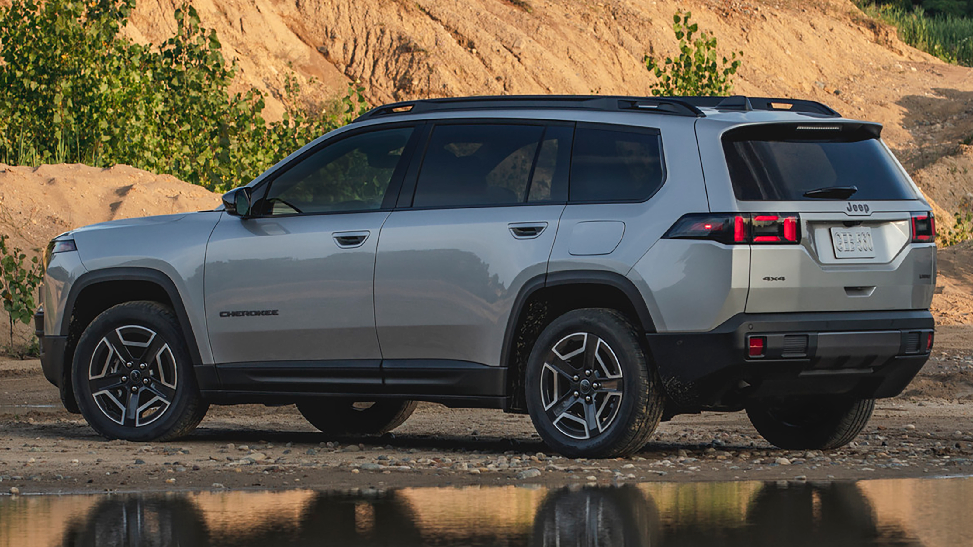 New Jeep Cherokee - silver static rear 3/4