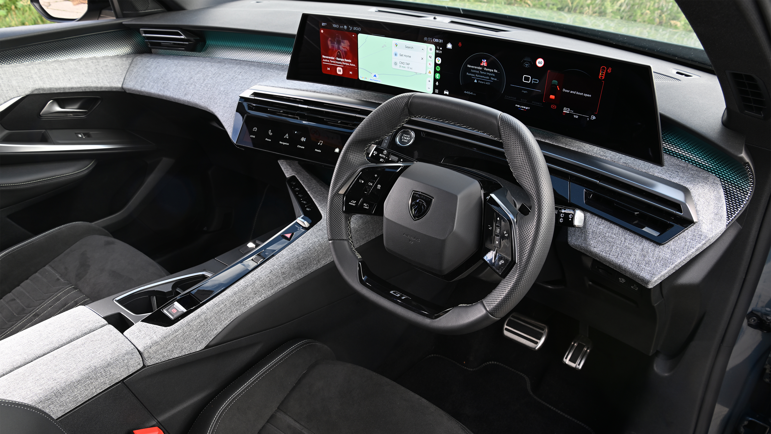 Peugeot 5008 - interior overview