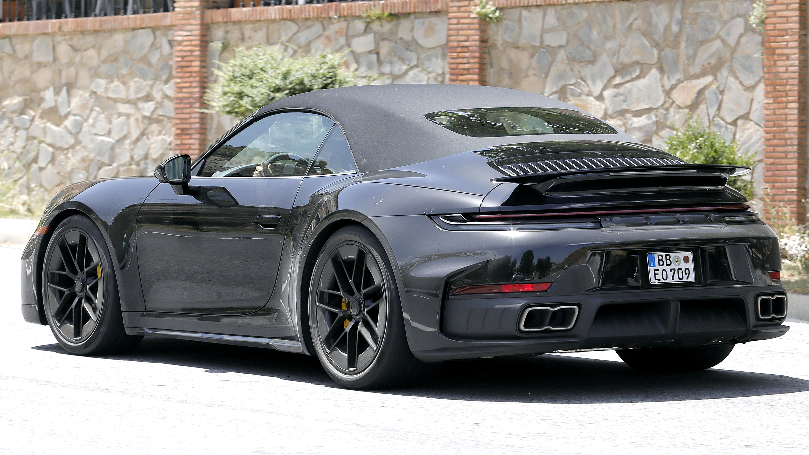 Porsche 911 Turbo Cabrio - rear angled