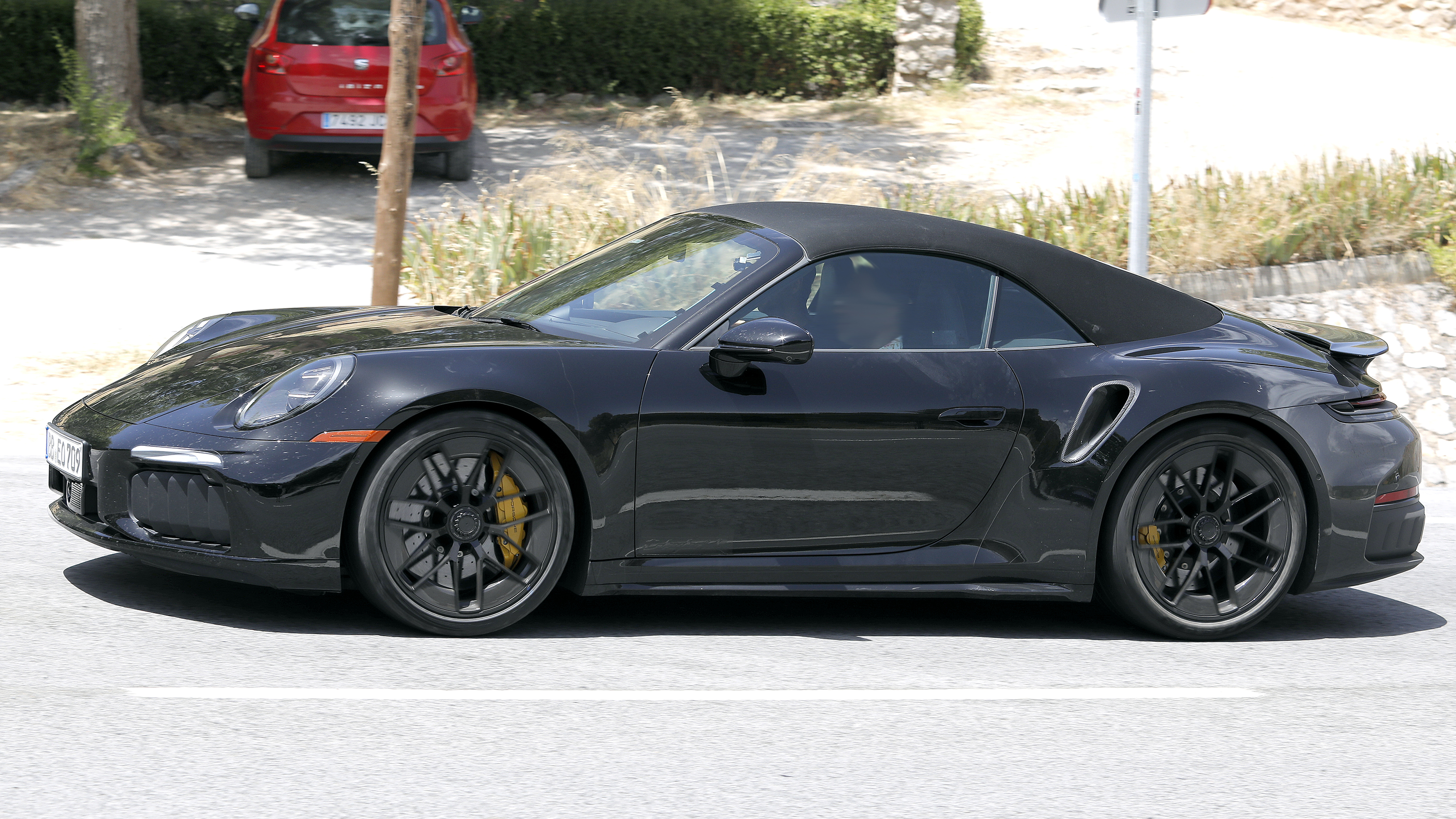 Porsche 911 Turbo Cabrio - front side profile
