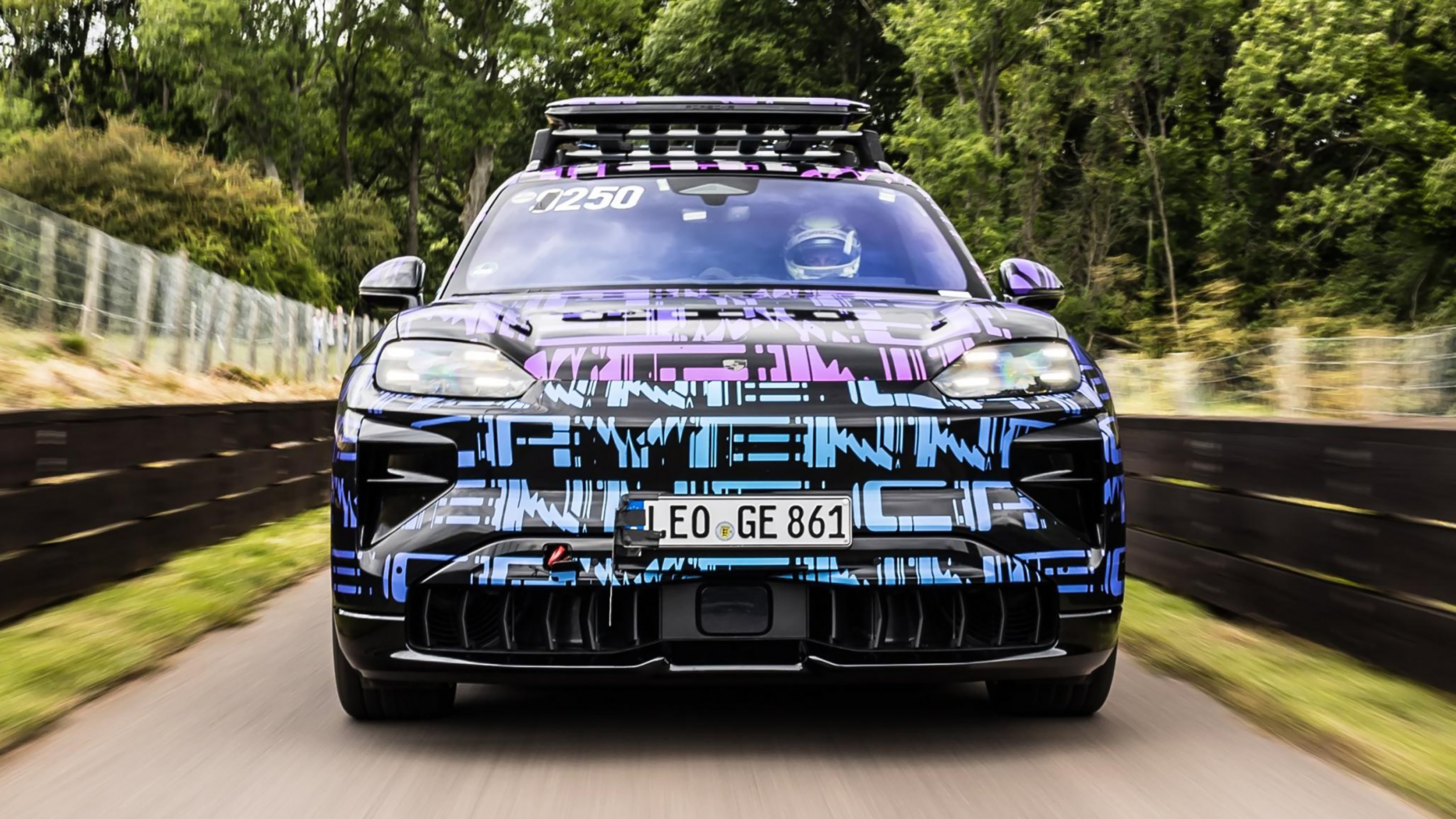 Porsche Cayenne Electric - dynamic front end